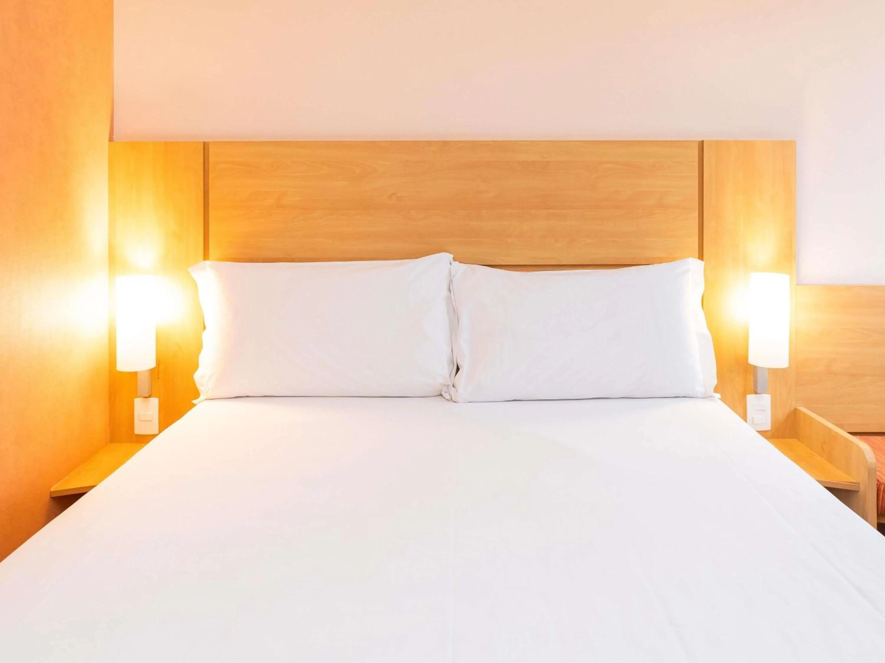 Bedroom, Bed in ibis Porto Alegre Moinhos de Vento