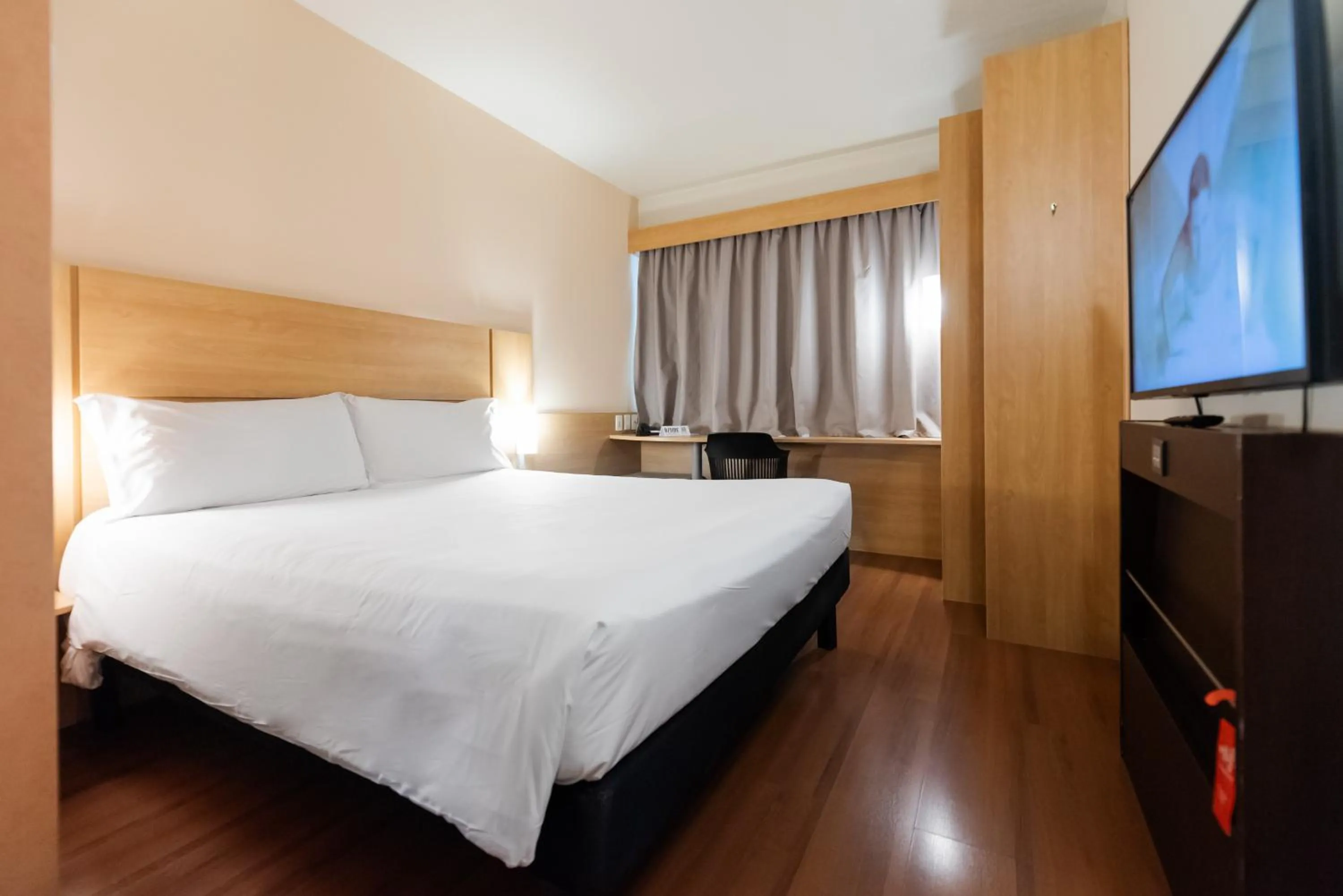 Bedroom, Bed in ibis Porto Alegre Moinhos de Vento