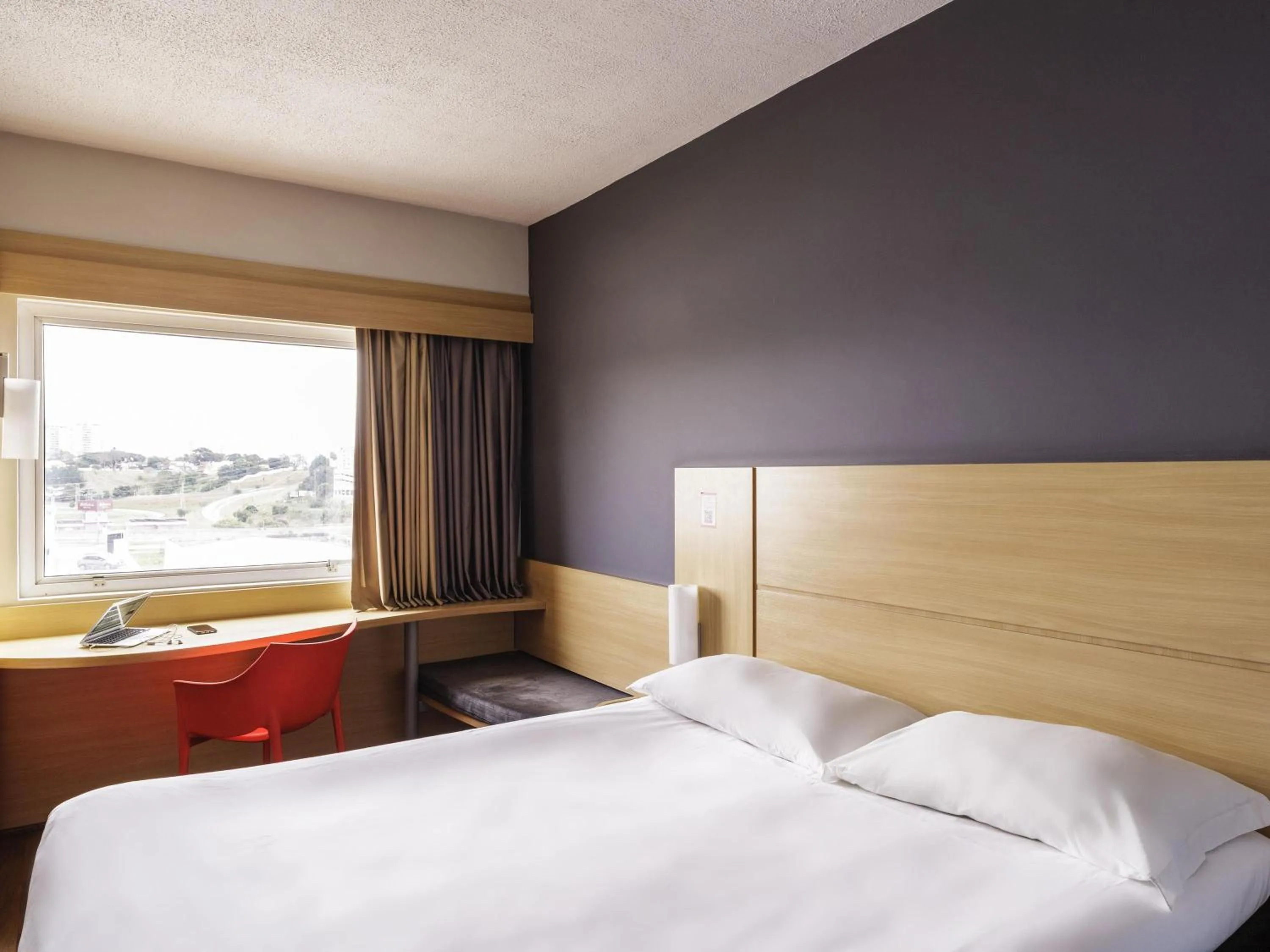 Property building, Bed in ibis Sao Jose dos Campos Dutra