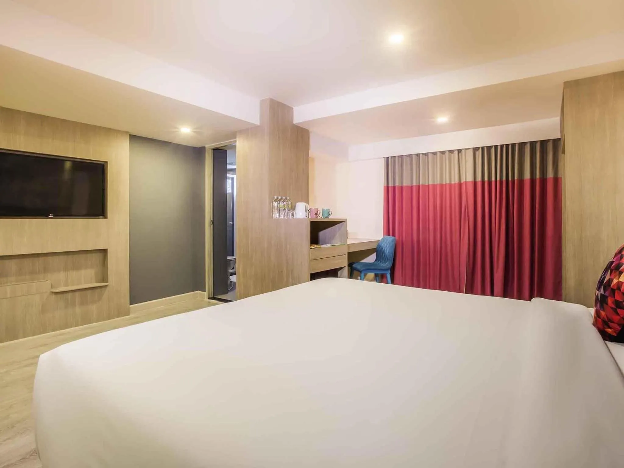 Bedroom, Bed in Ibis Styles Bangkok Sukhumvit 50