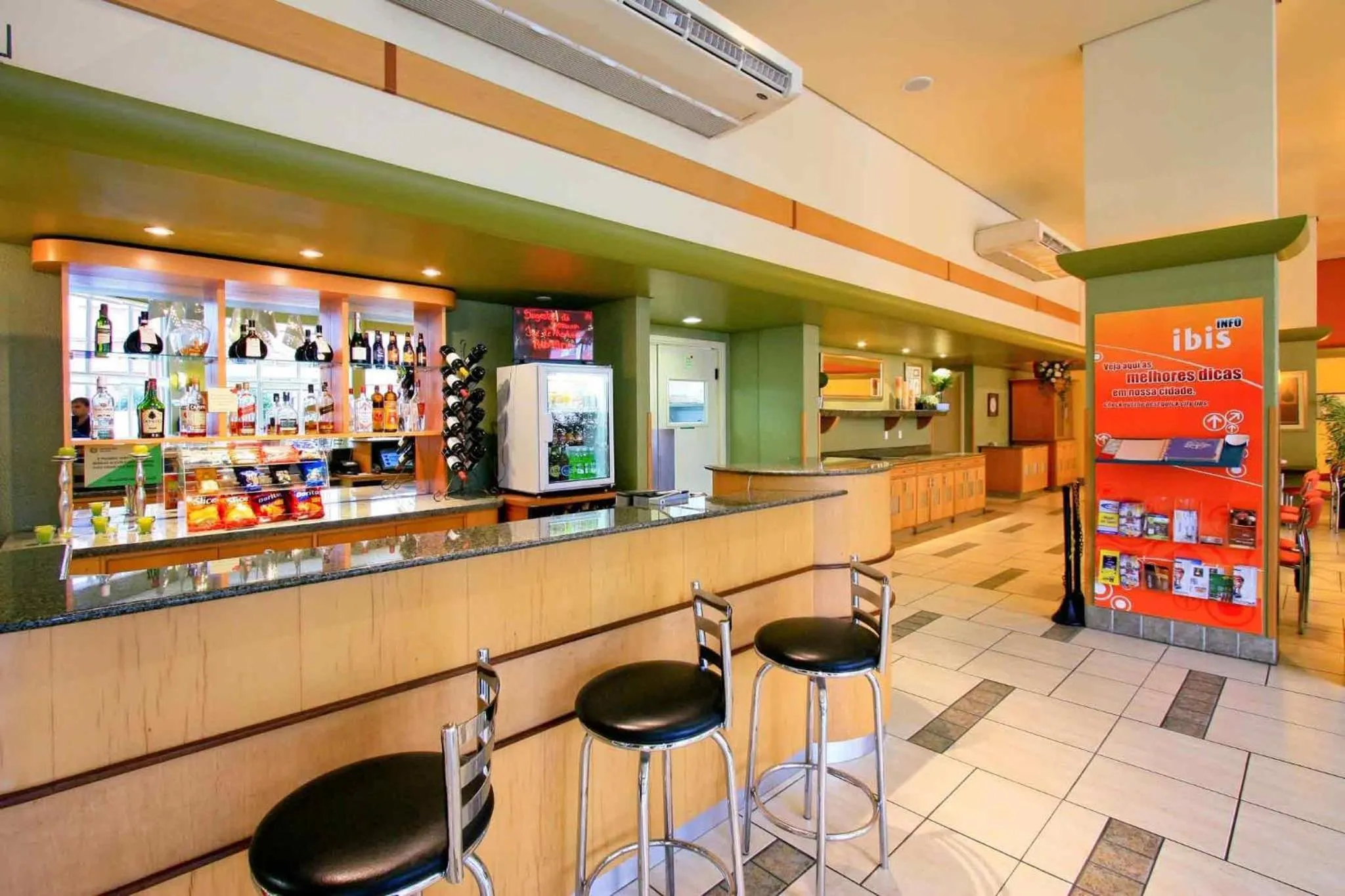 Lounge or bar in ibis Blumenau