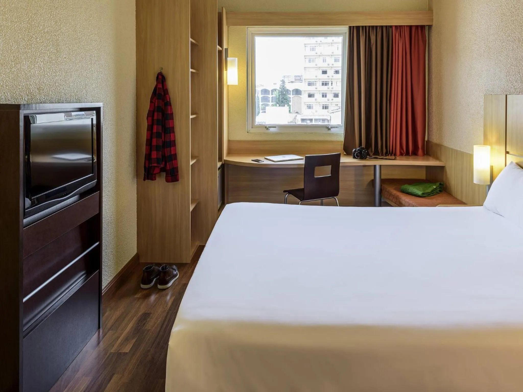 Bedroom, Bed in ibis Blumenau