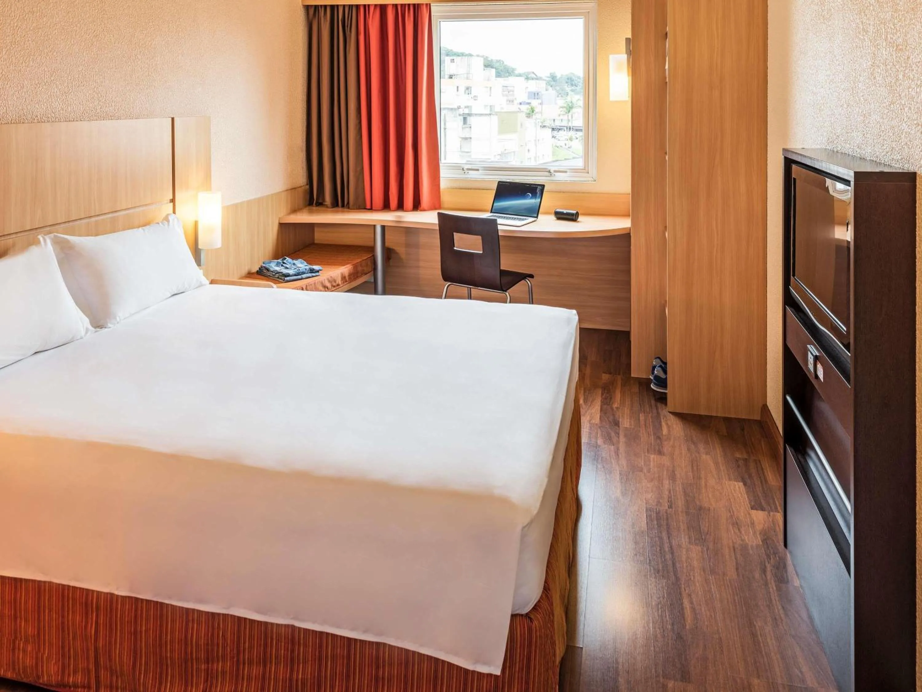 Property building, Bed in ibis Blumenau