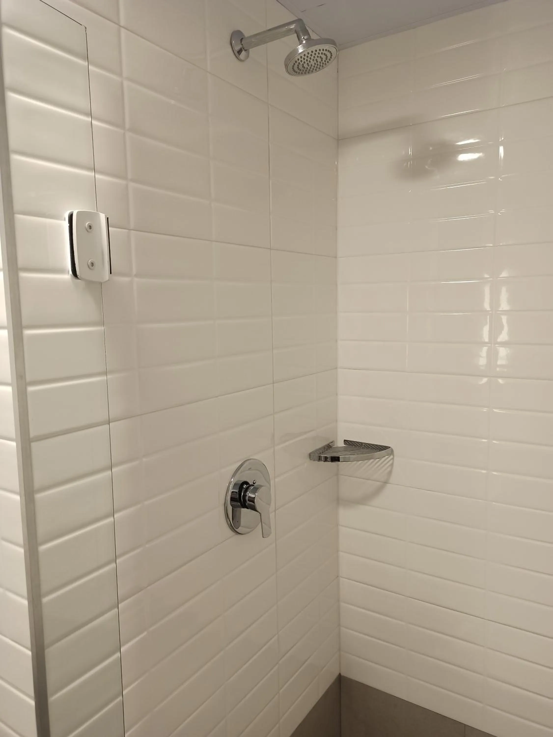 Shower in ibis Porto Alegre Aeroporto