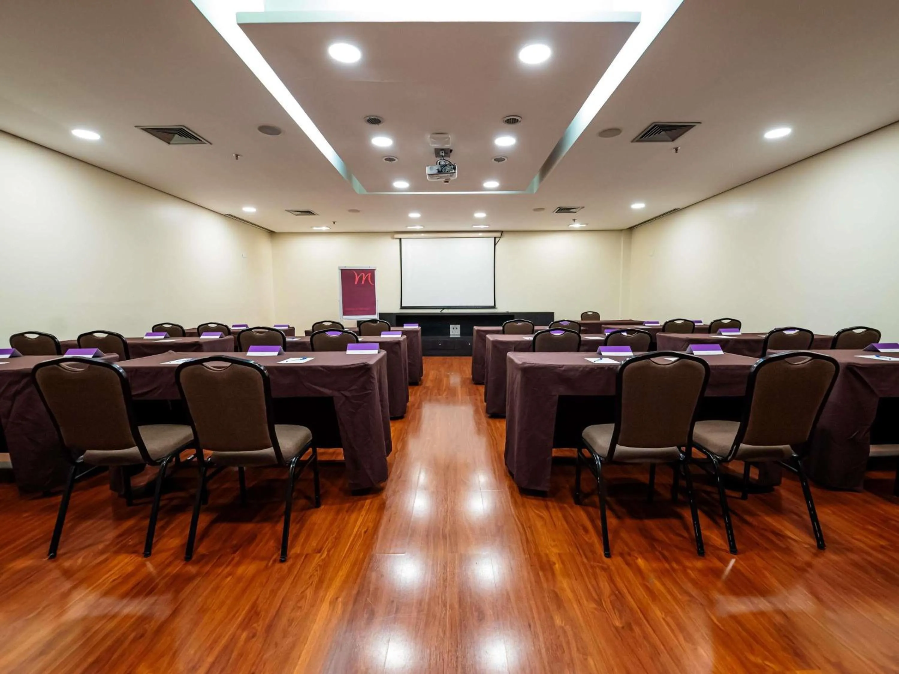 Meeting/conference room in ibis Campinas