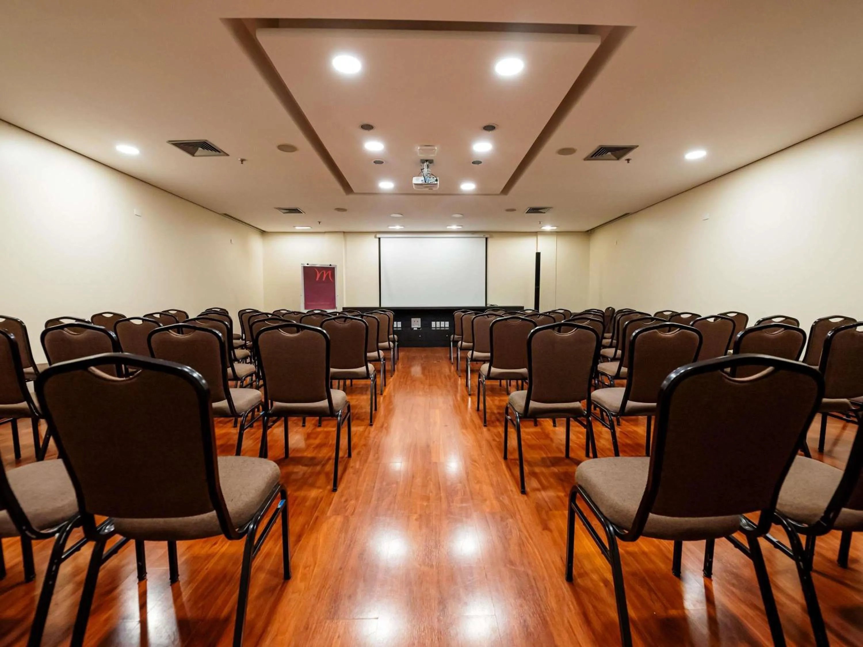 Meeting/conference room in ibis Campinas