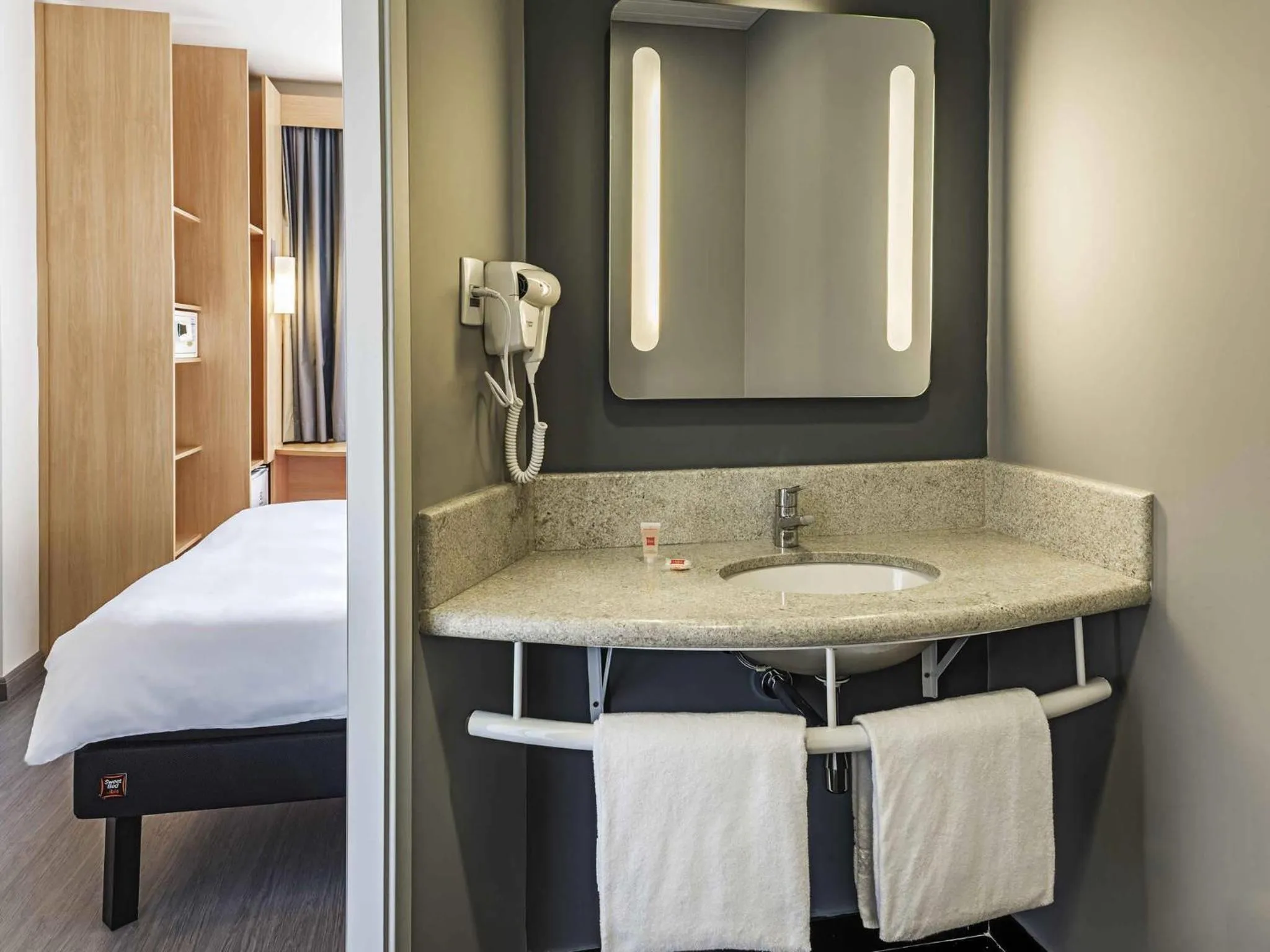 Bedroom, Bed in ibis Santos Valongo