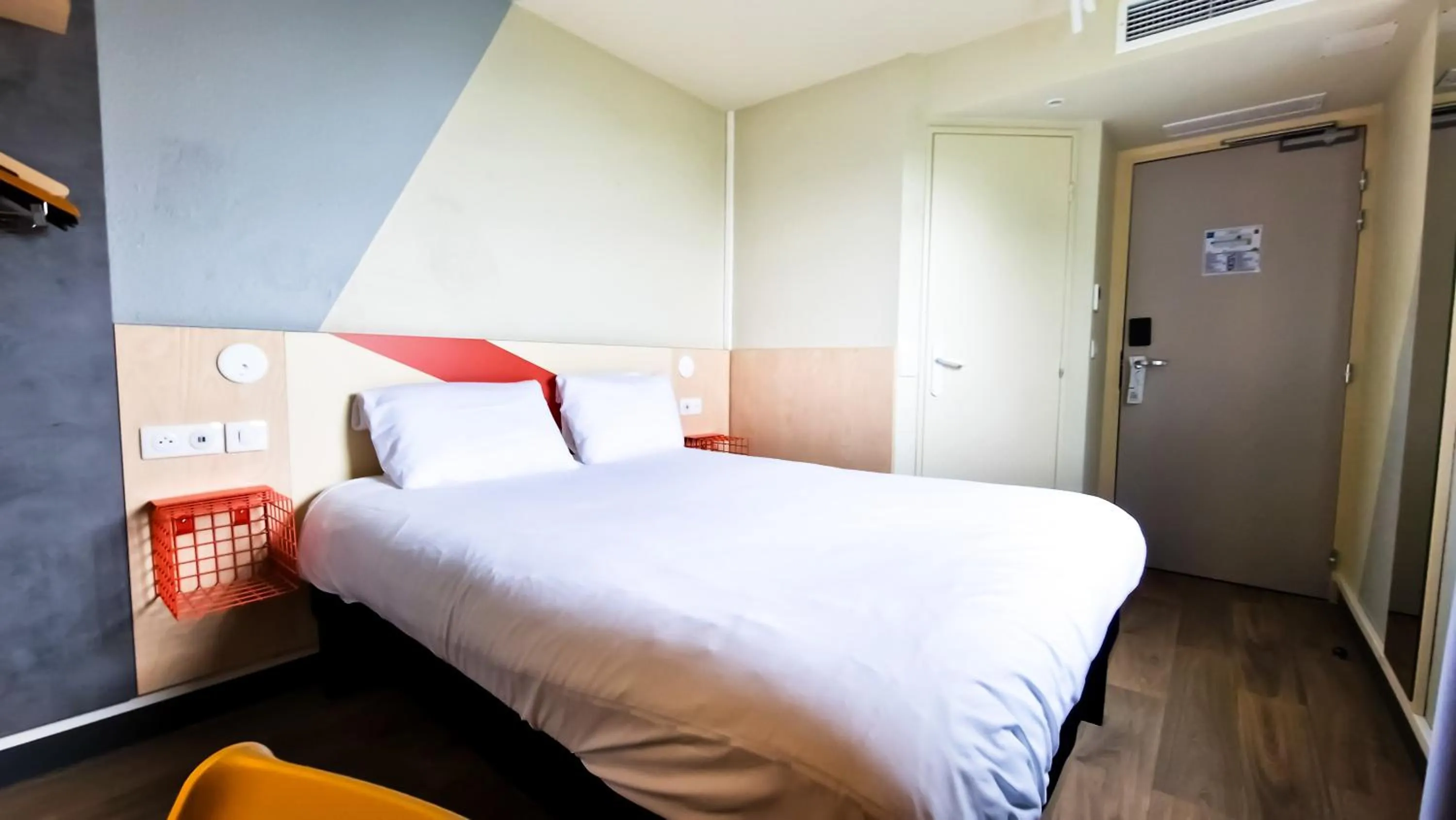 Bedroom, Bed in ibis Budget Lille Marcq En Baroeul