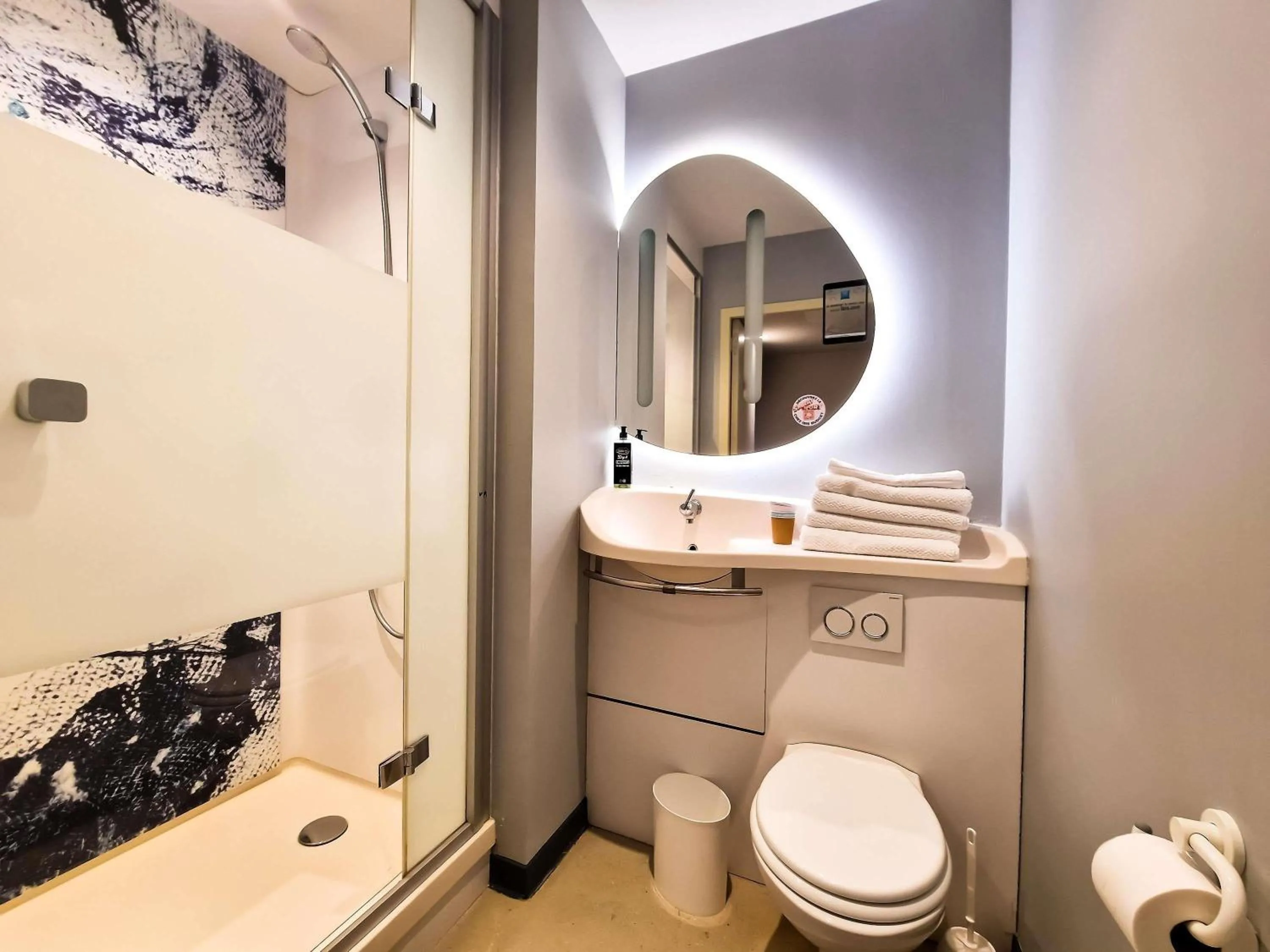 Bedroom in ibis Budget Lille Marcq En Baroeul