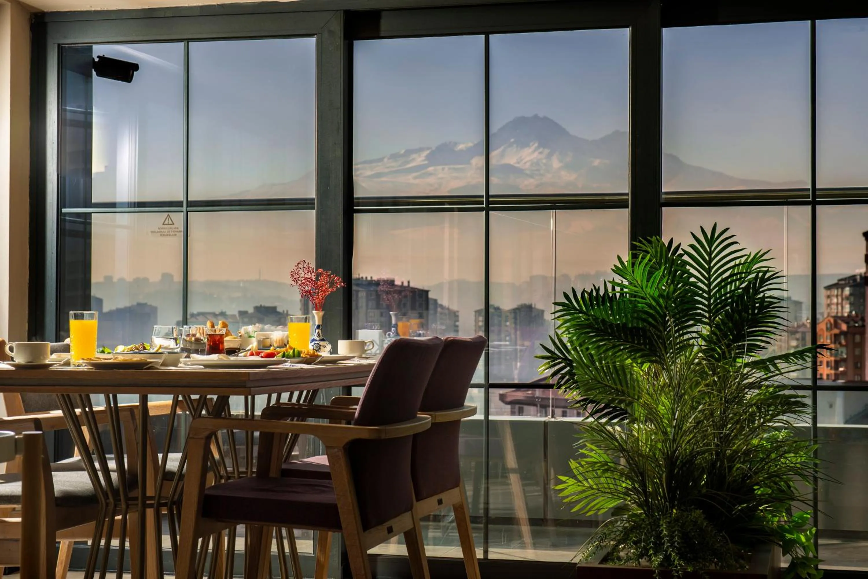 Restaurant/places to eat in Holiday Inn Kayseri - Duvenonu by IHG