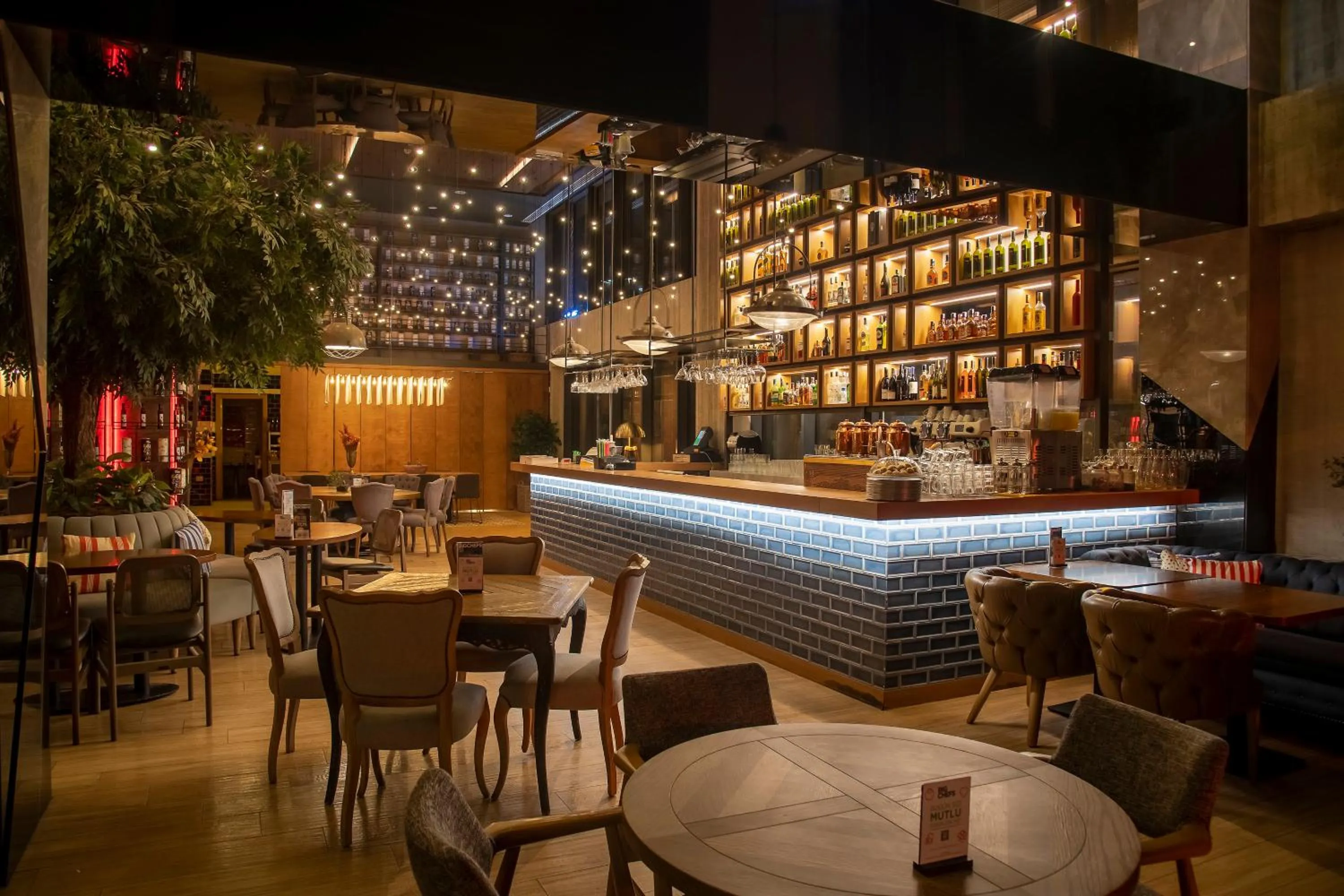 Lounge or bar in Holiday Inn Kayseri - Duvenonu by IHG