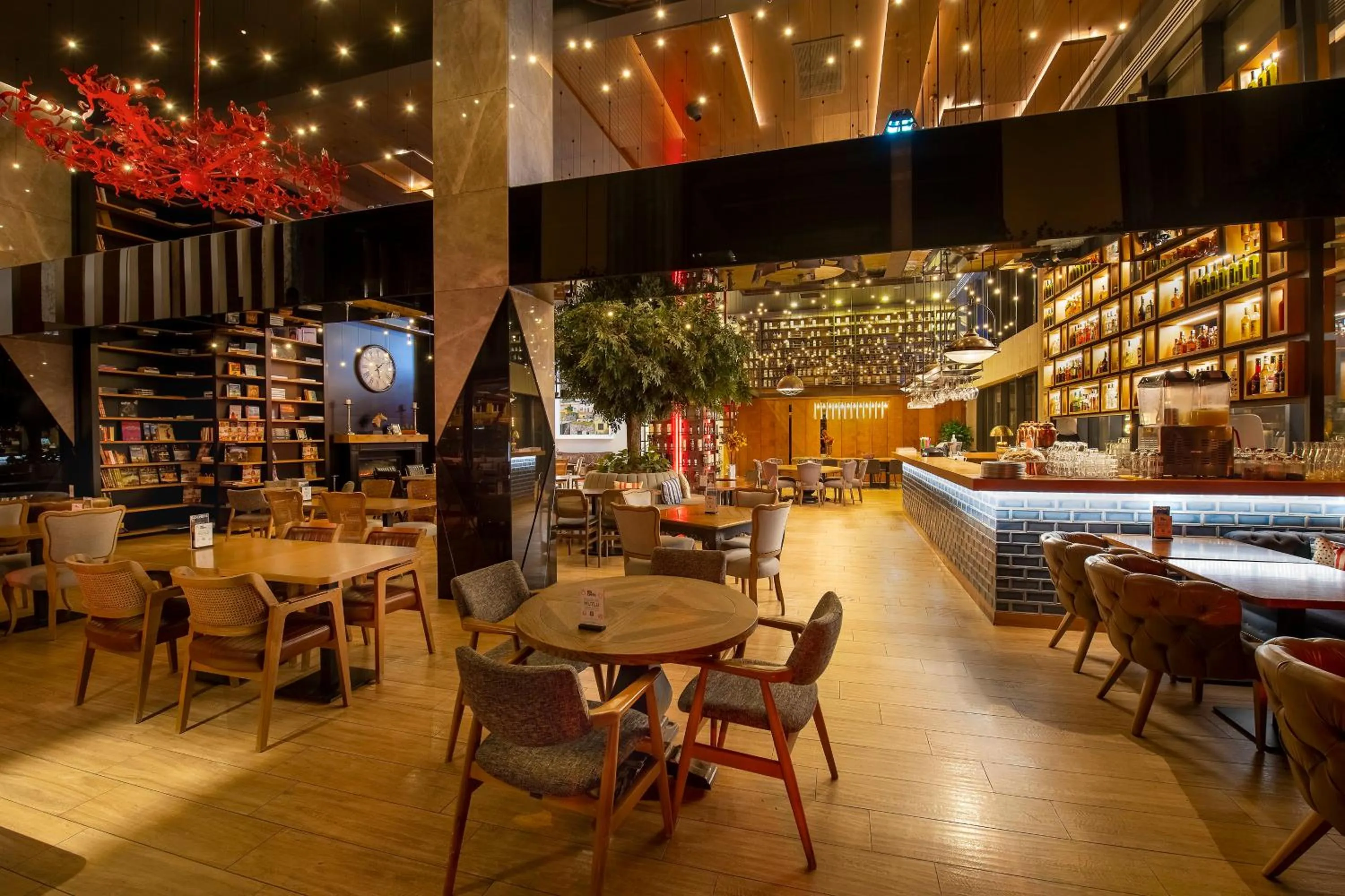 Lounge or bar in Holiday Inn Kayseri - Duvenonu by IHG