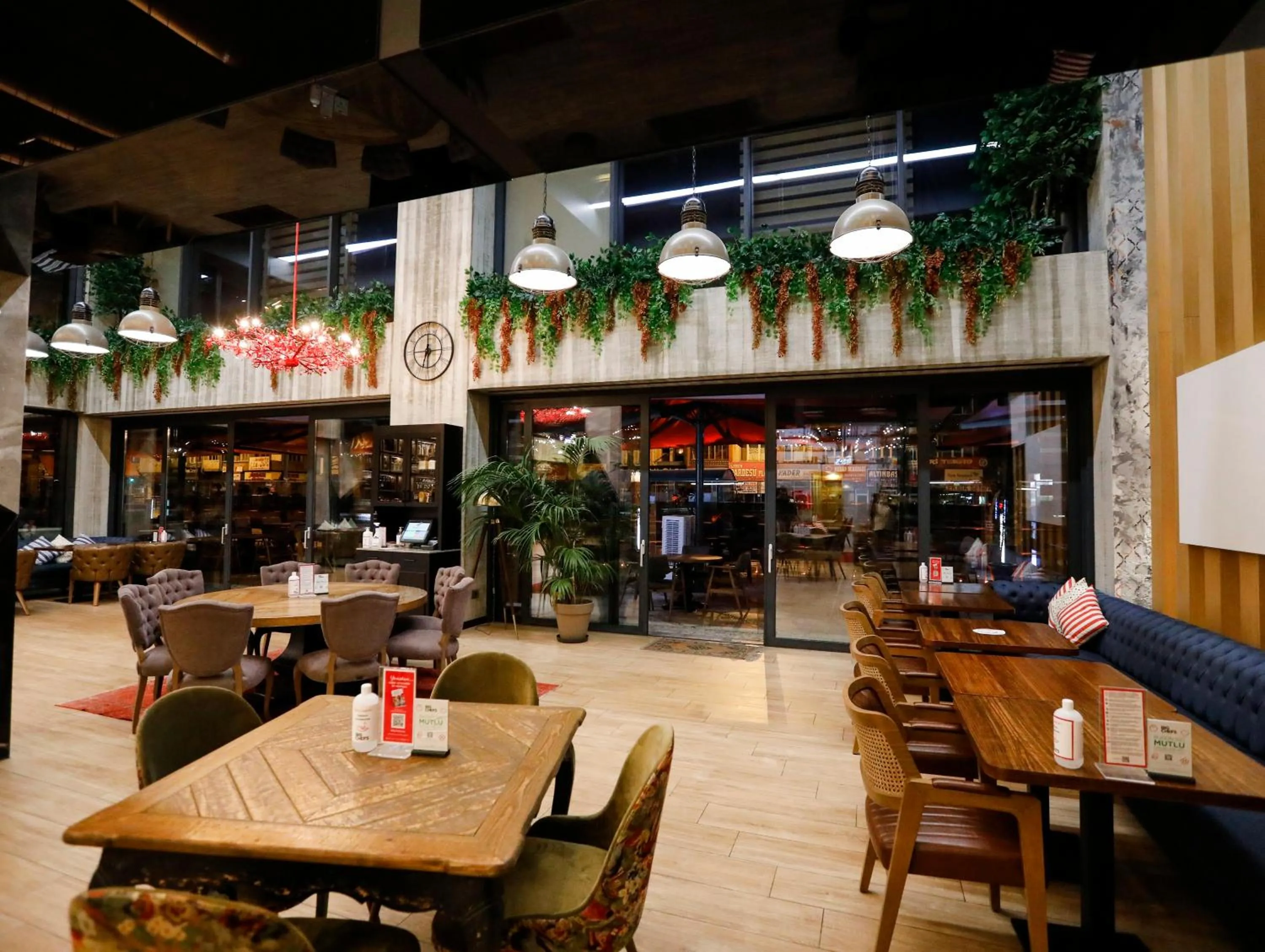 Lounge or bar in Holiday Inn Kayseri - Duvenonu by IHG