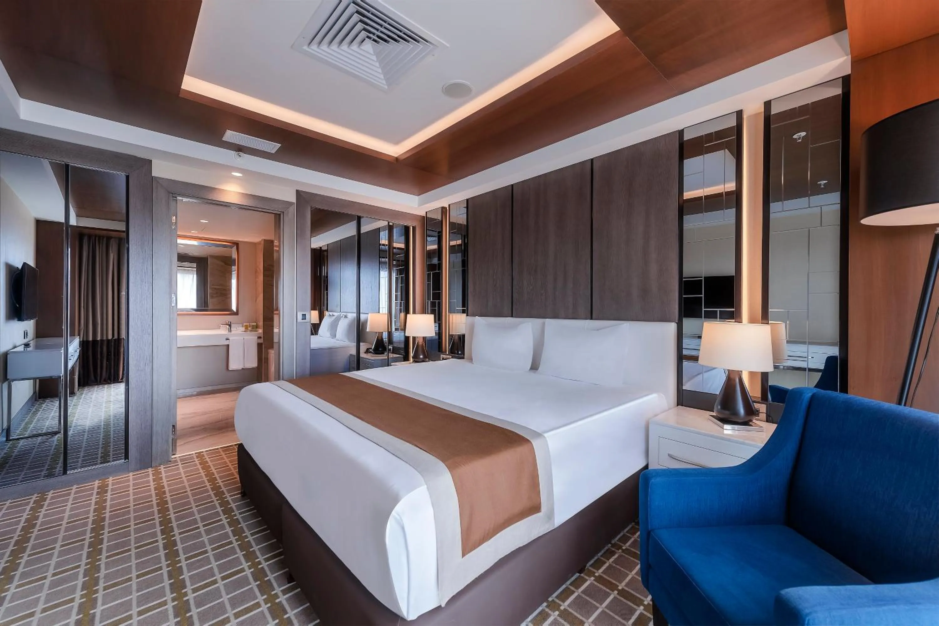 Photo of the whole room, Bed in Holiday Inn Kayseri - Duvenonu by IHG