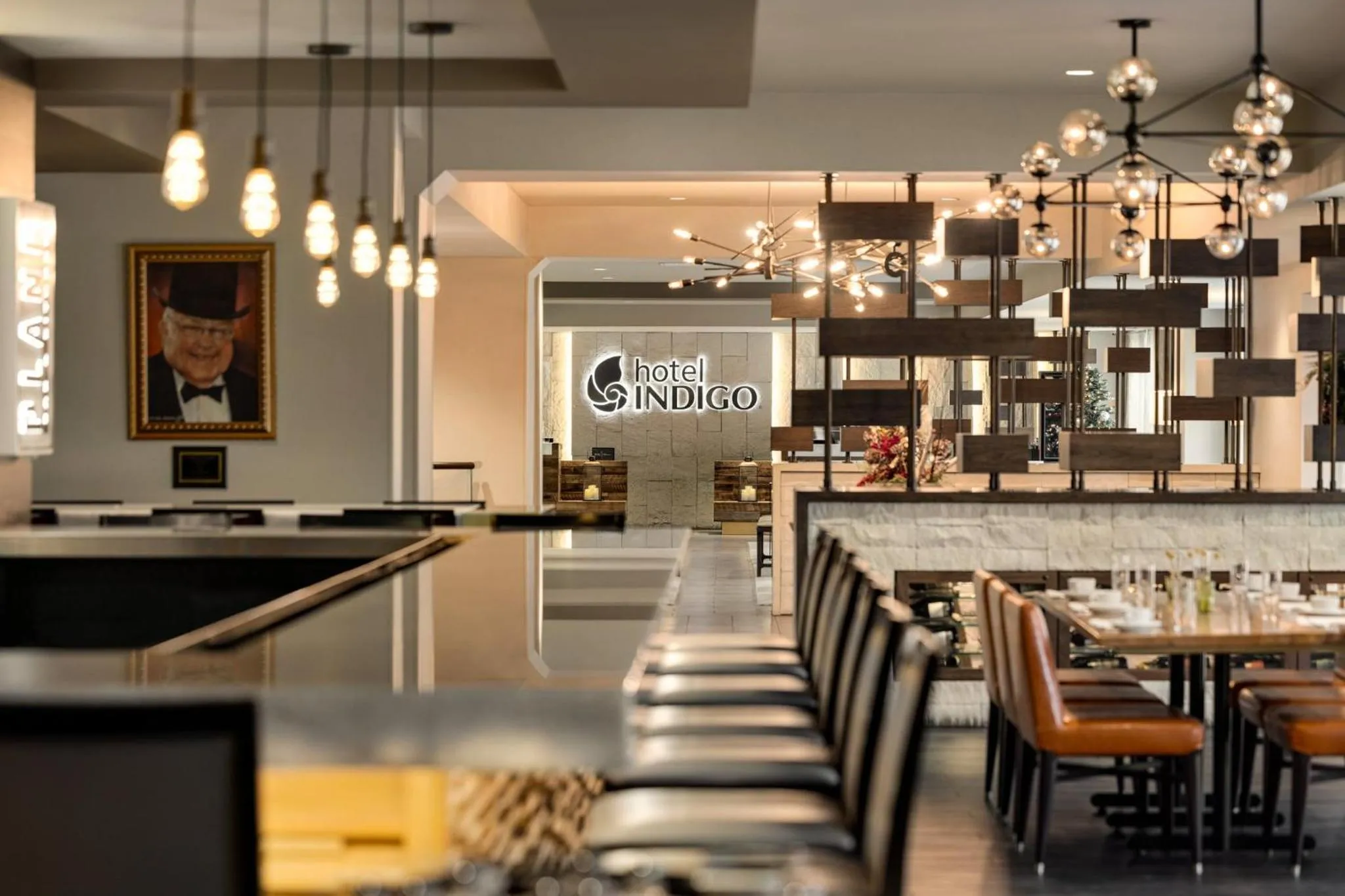 Restaurant/places to eat in Hotel Indigo Naperville Riverwalk by IHG