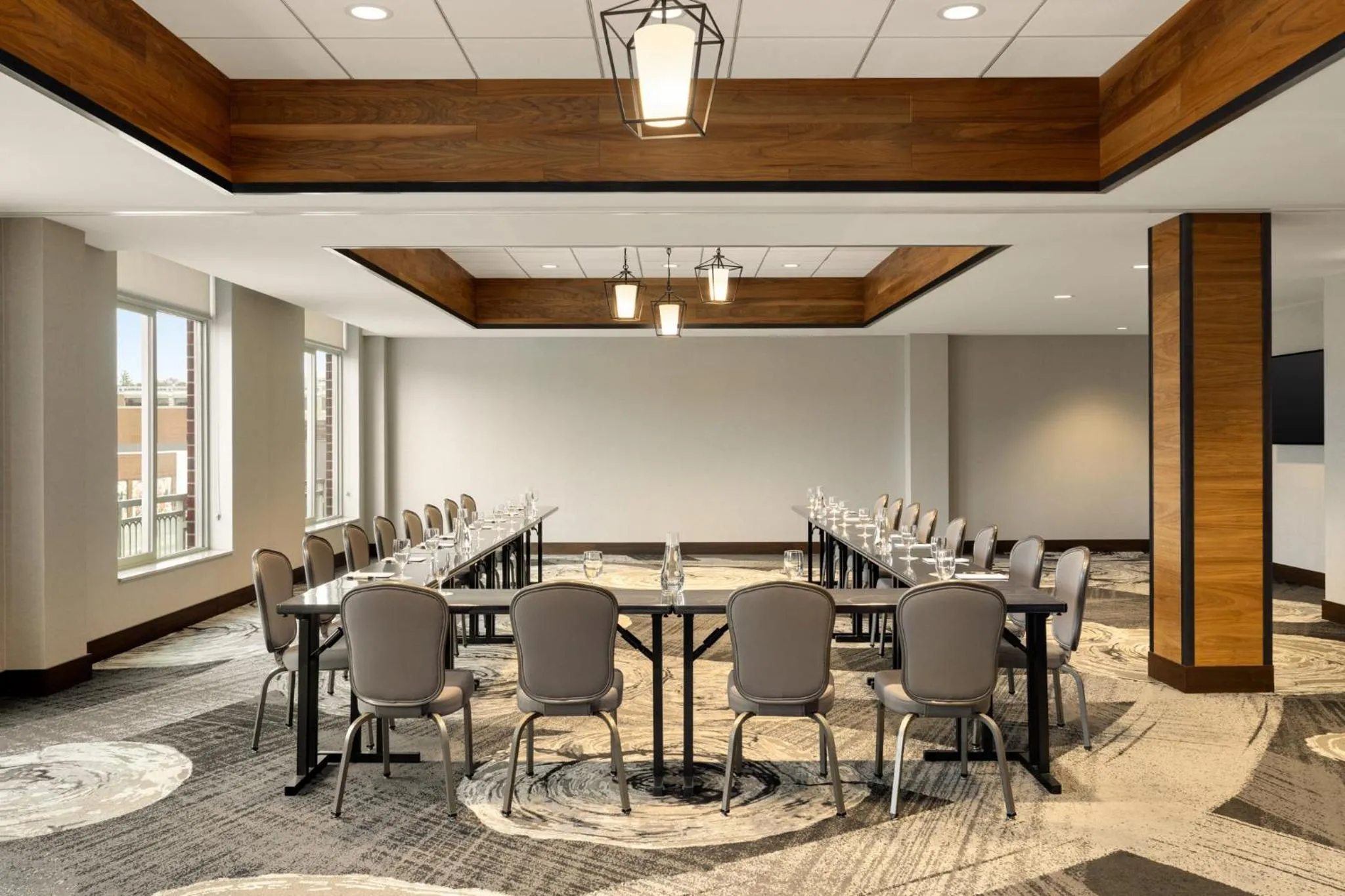 Meeting/conference room in Hotel Indigo Naperville Riverwalk by IHG