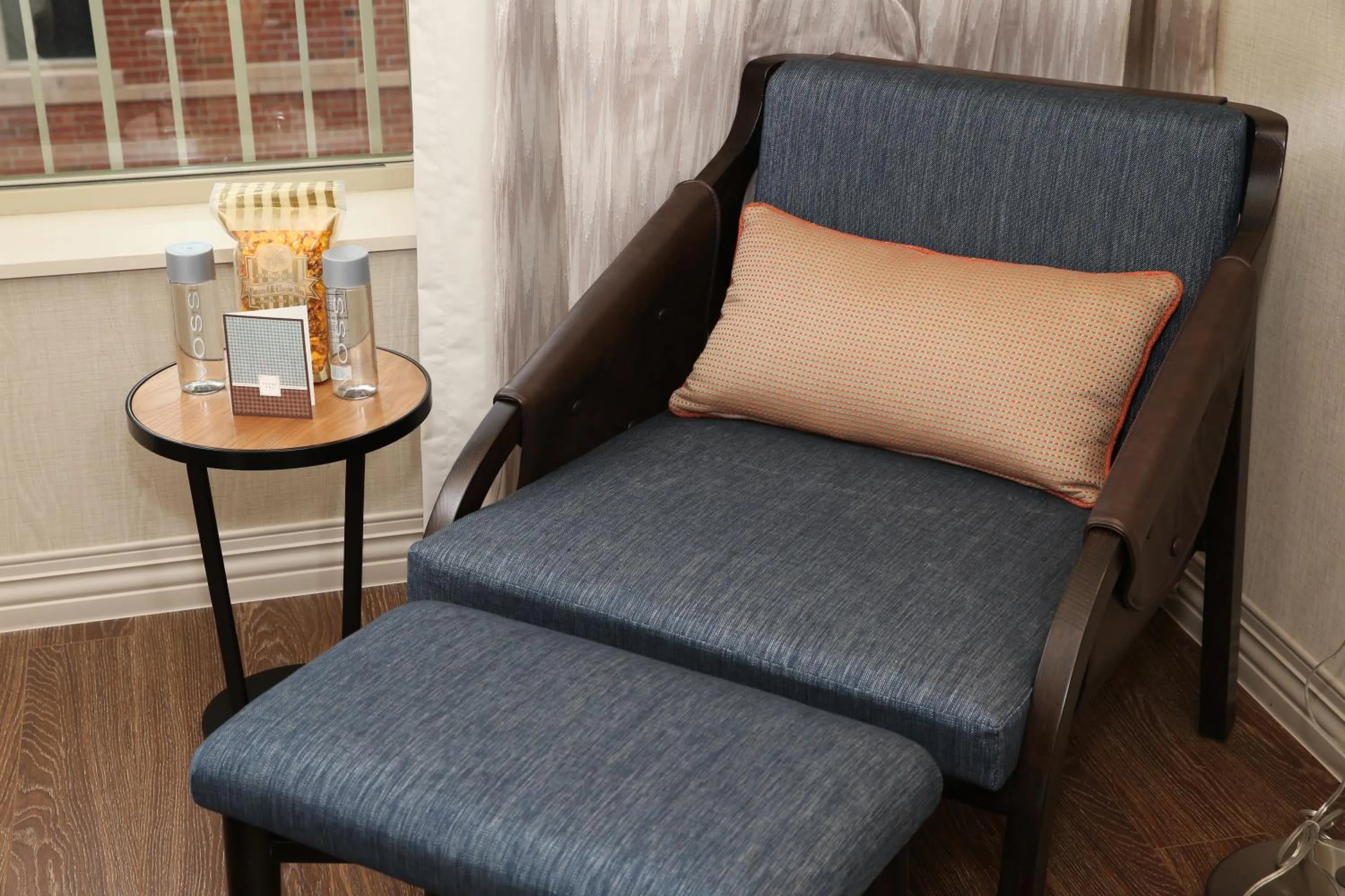 Photo of the whole room in Hotel Indigo Naperville Riverwalk by IHG