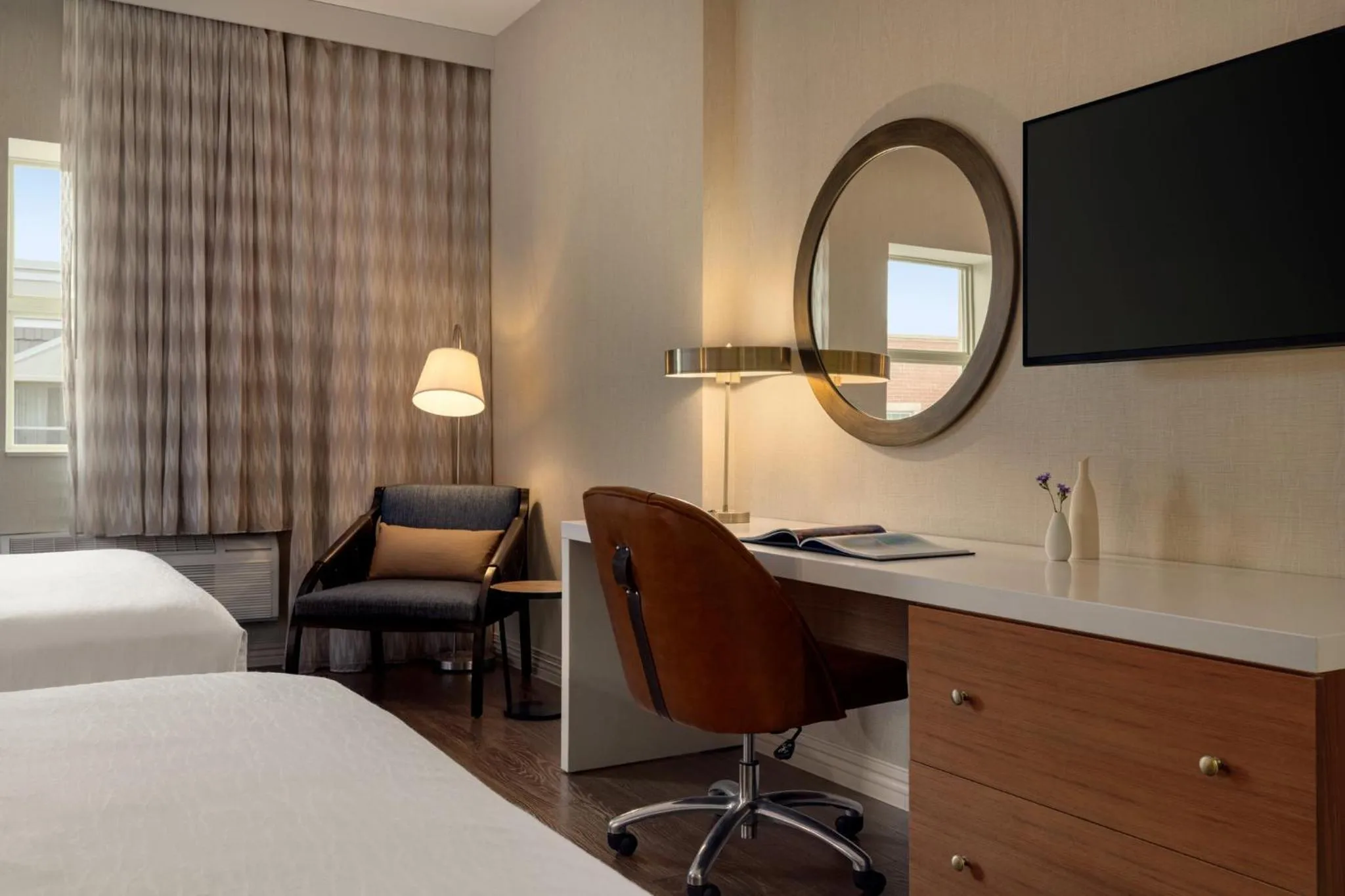 Photo of the whole room, Bed in Hotel Indigo Naperville Riverwalk by IHG