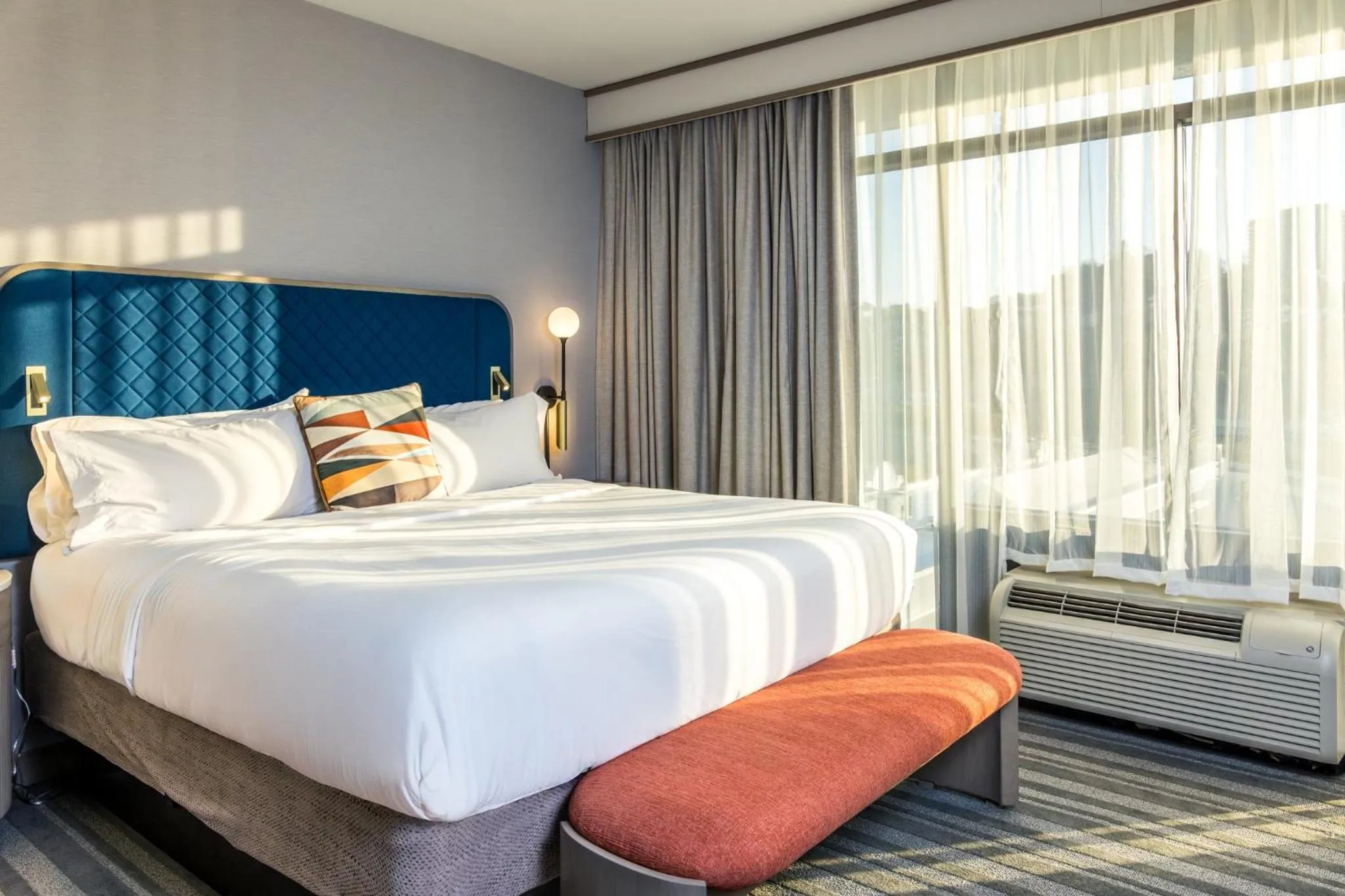 Photo of the whole room, Bed in Voco The Clair Cincinnati Downtown by IHG