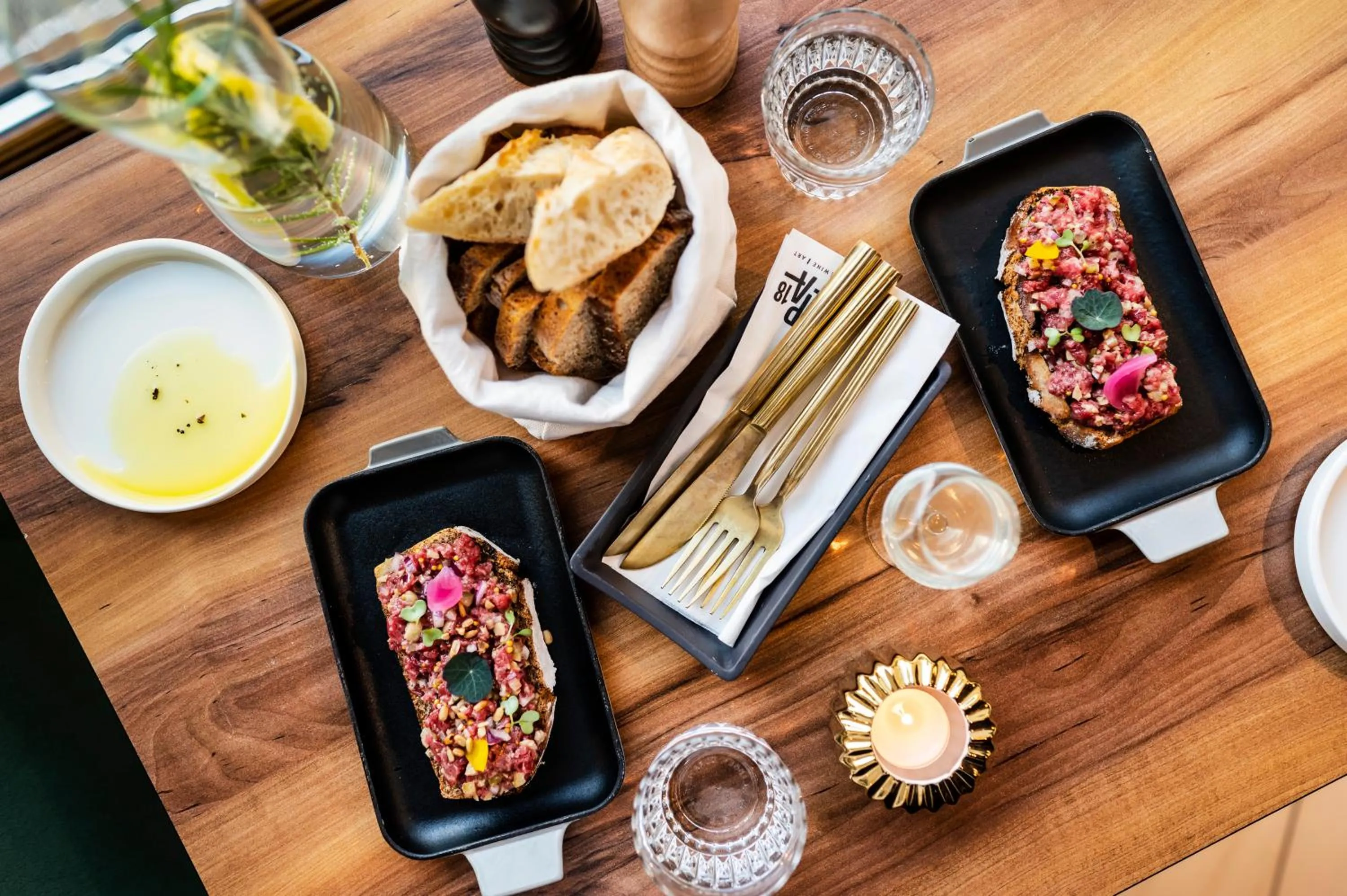 Lounge or bar in Hotel Indigo Krakow - Old Town by IHG