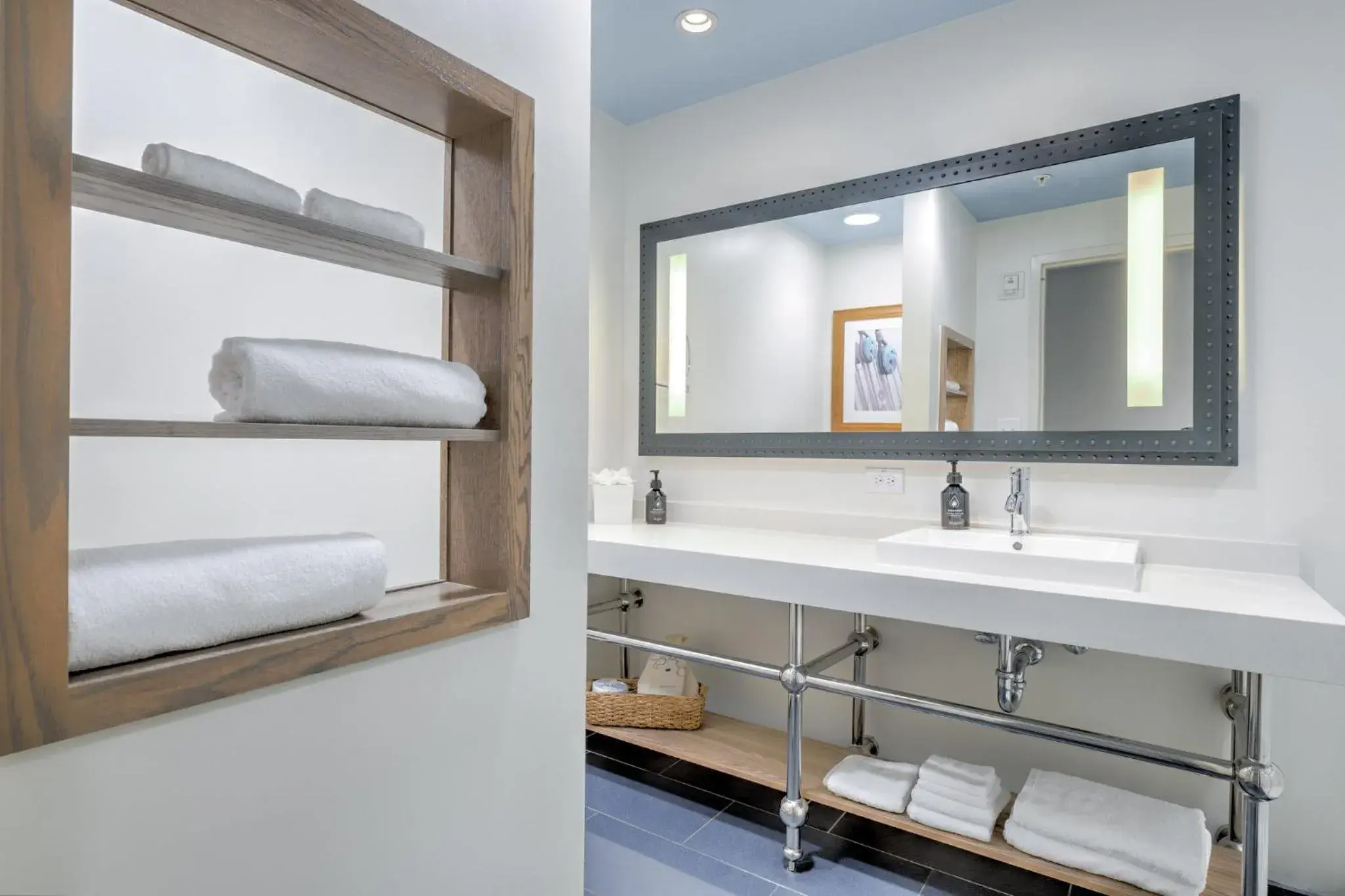 Standard Room in Hotel Indigo Orange Beach - Gulf Shores by IHG Standard Room in Hotel Indigo Orange Beach - Gulf Shores by IHG