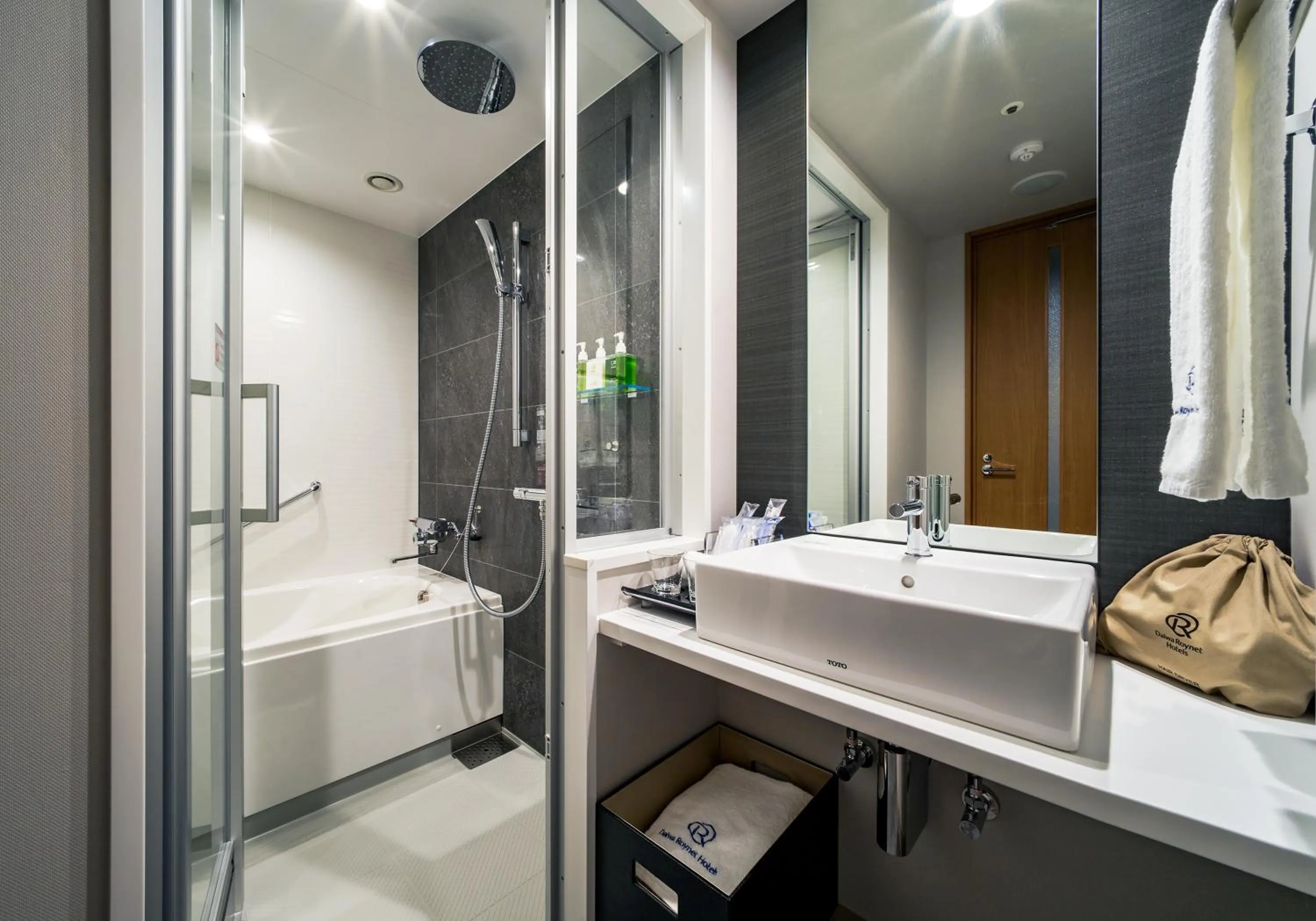 Shower in Daiwa Roynet Hotel Nagoya Taiko dori Side