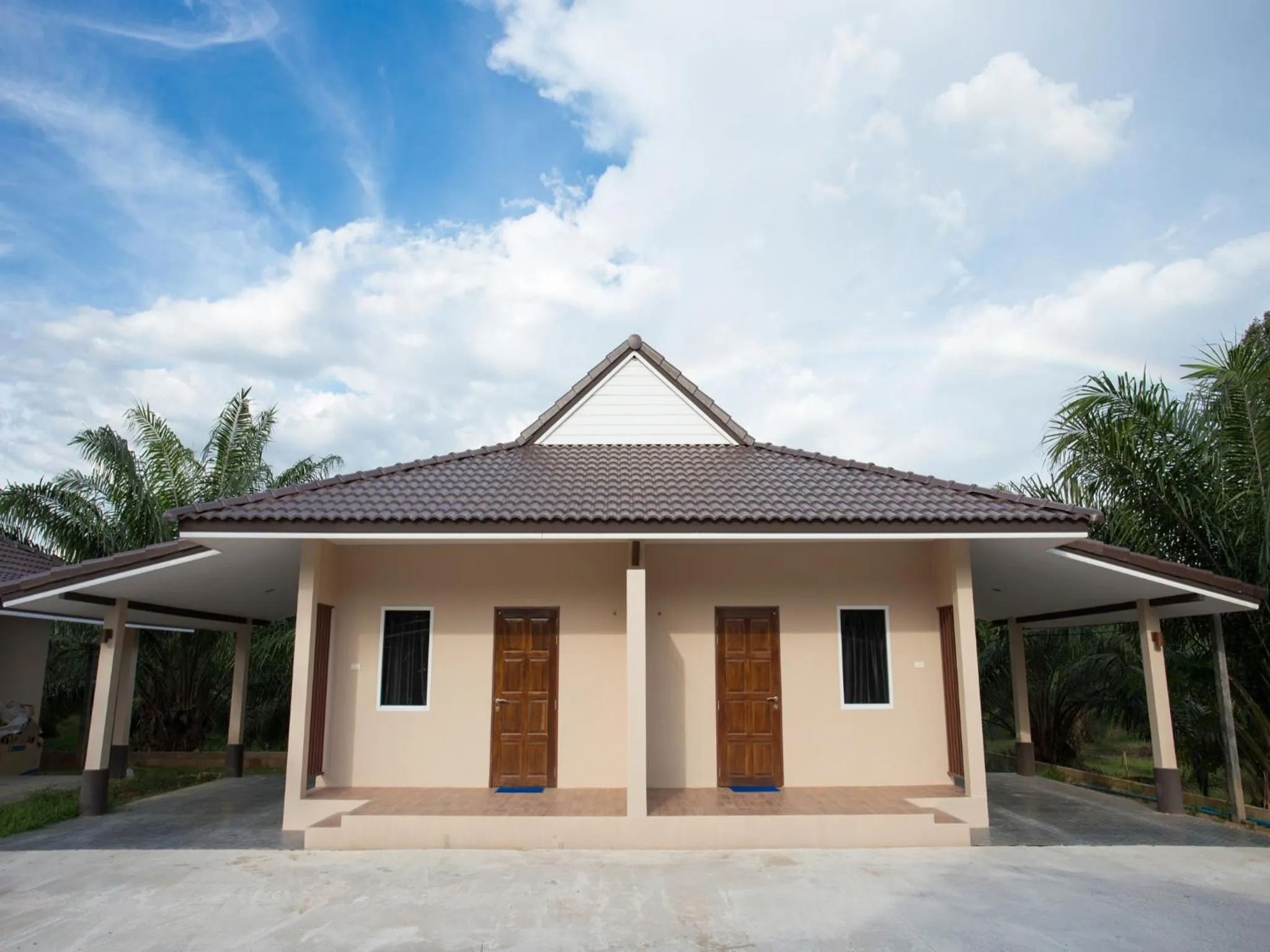 Facade/entrance in 88 Fine Hotel @ Suratthani Airport