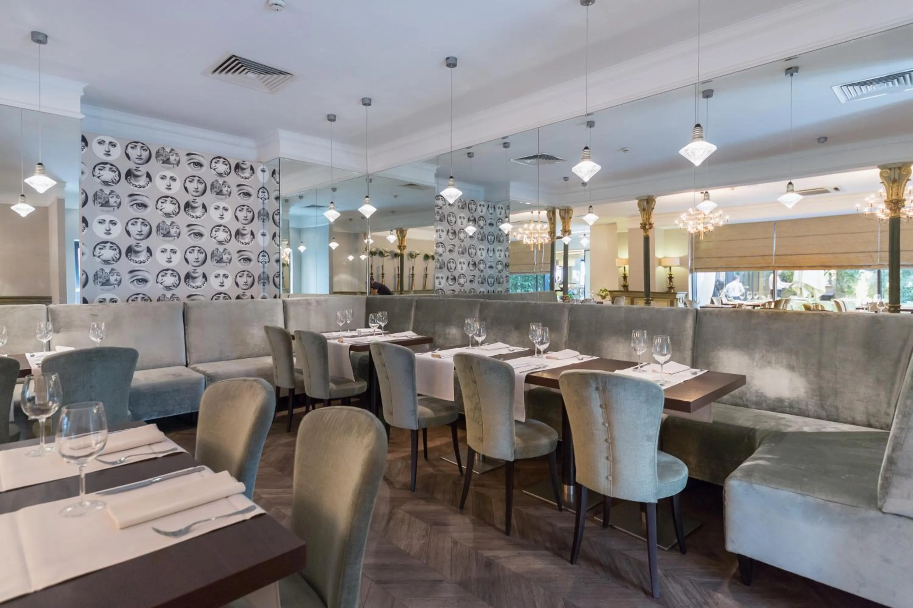 Restaurant/places to eat in Capital Plaza Hotel