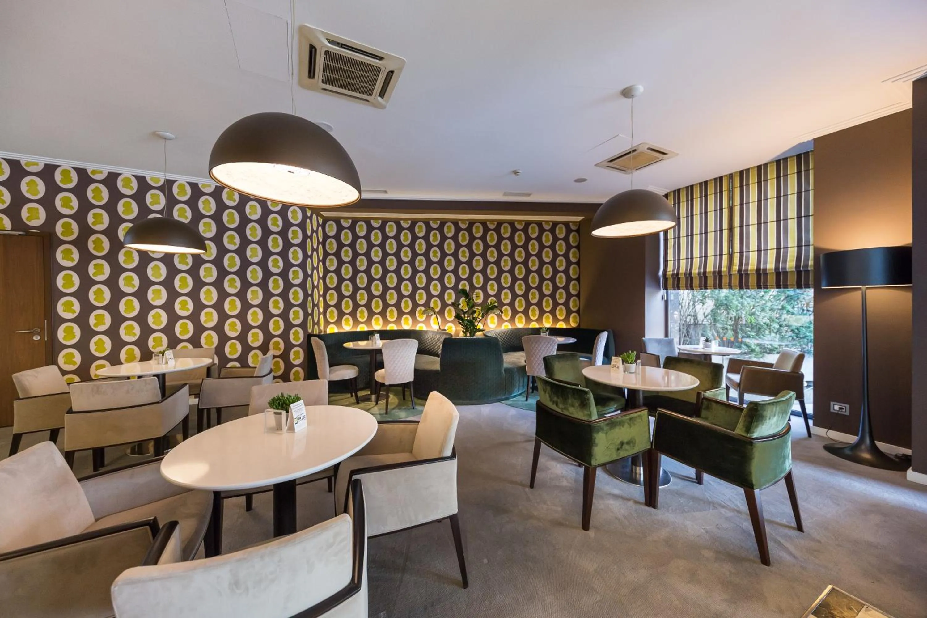 Lounge or bar in Capital Plaza Hotel