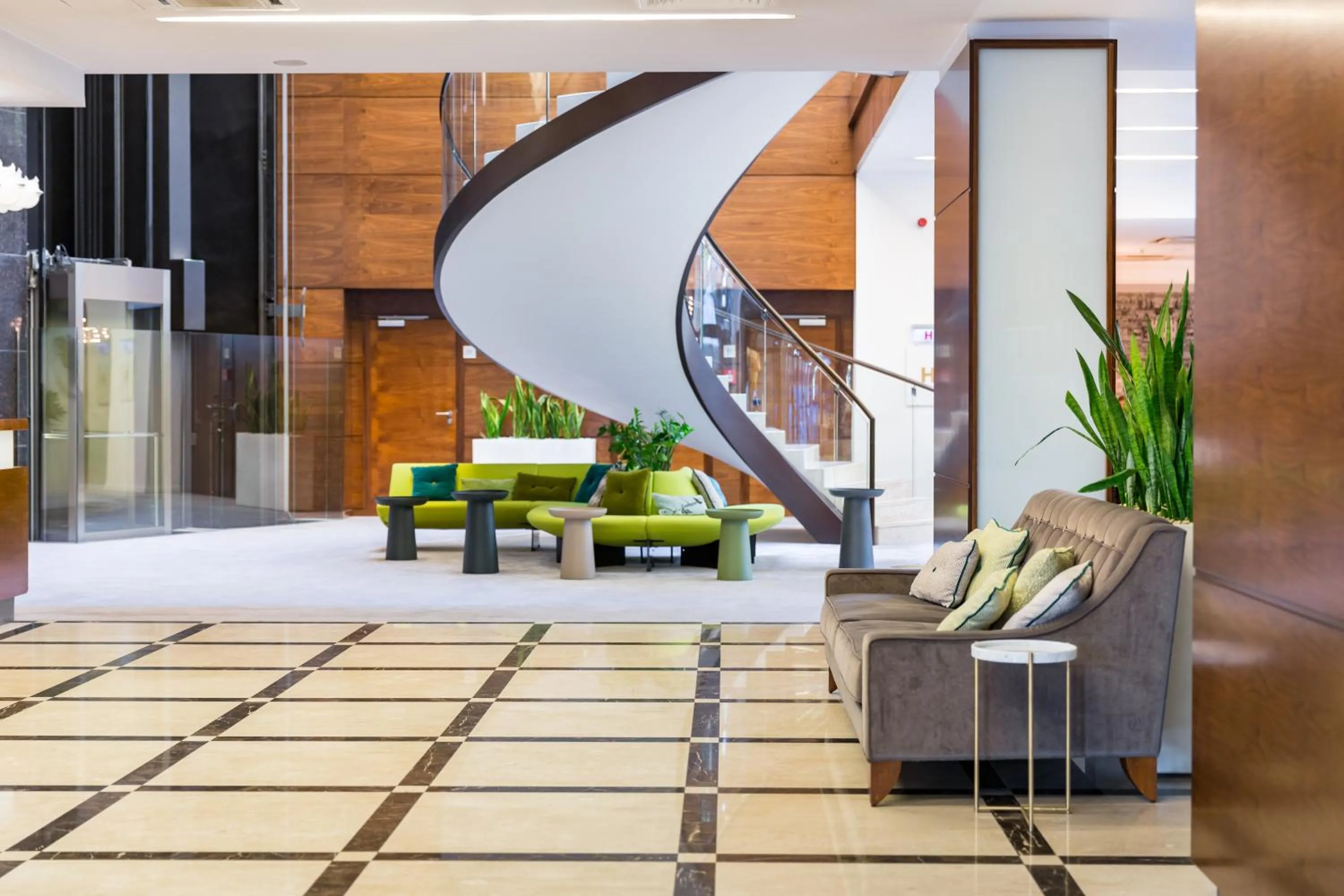 Seating area in Capital Plaza Hotel