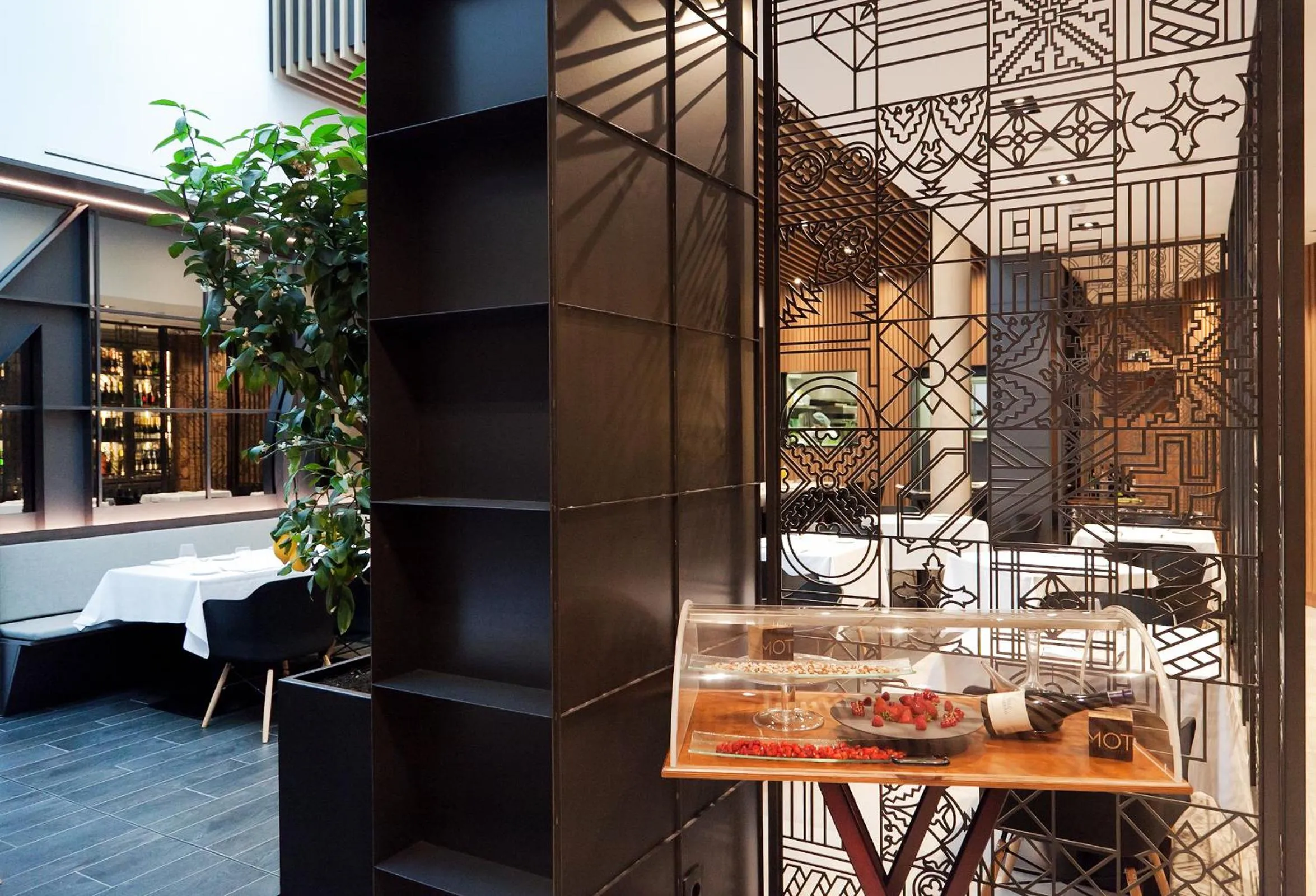 Restaurant/places to eat in Vila Arenys Hotel