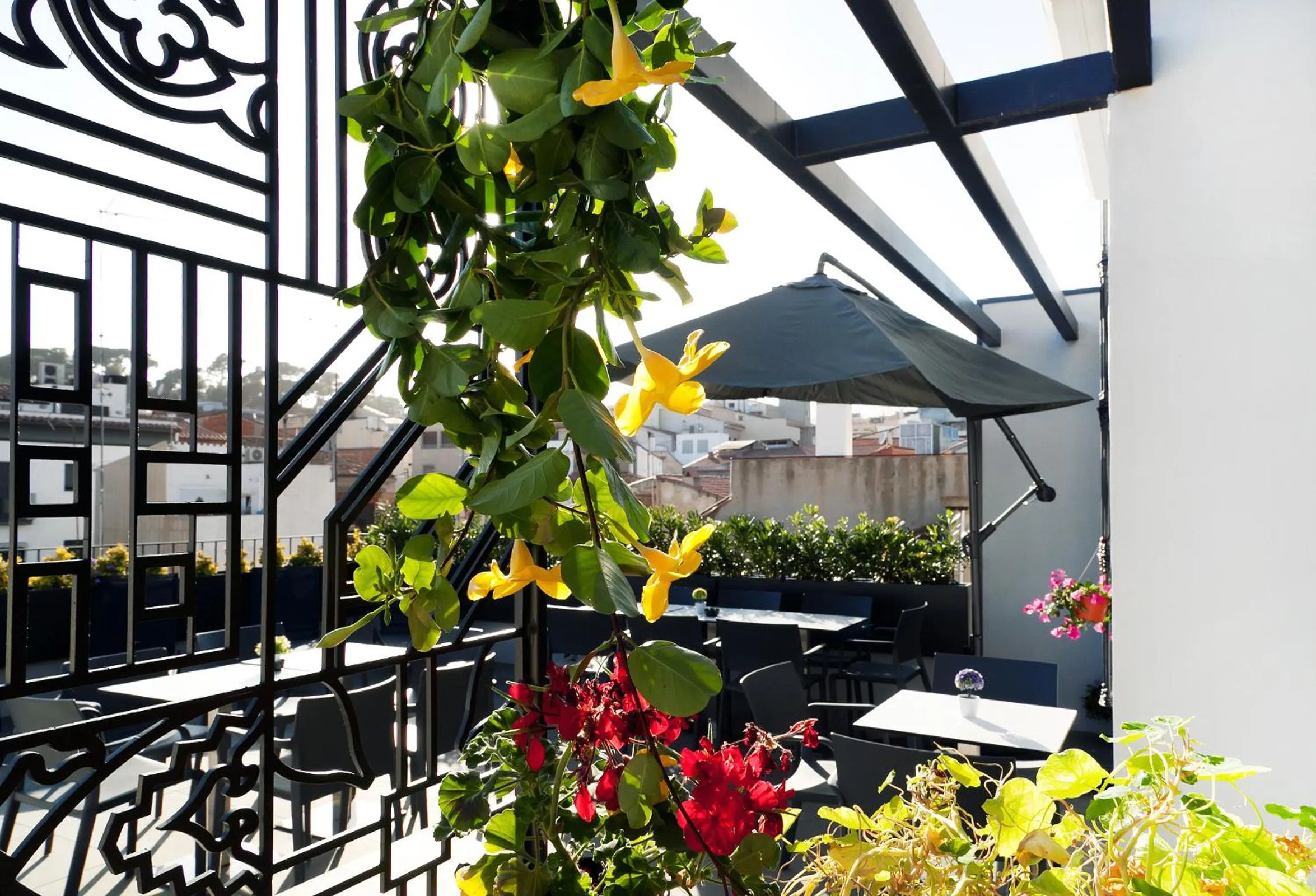 Swimming pool in Vila Arenys Hotel