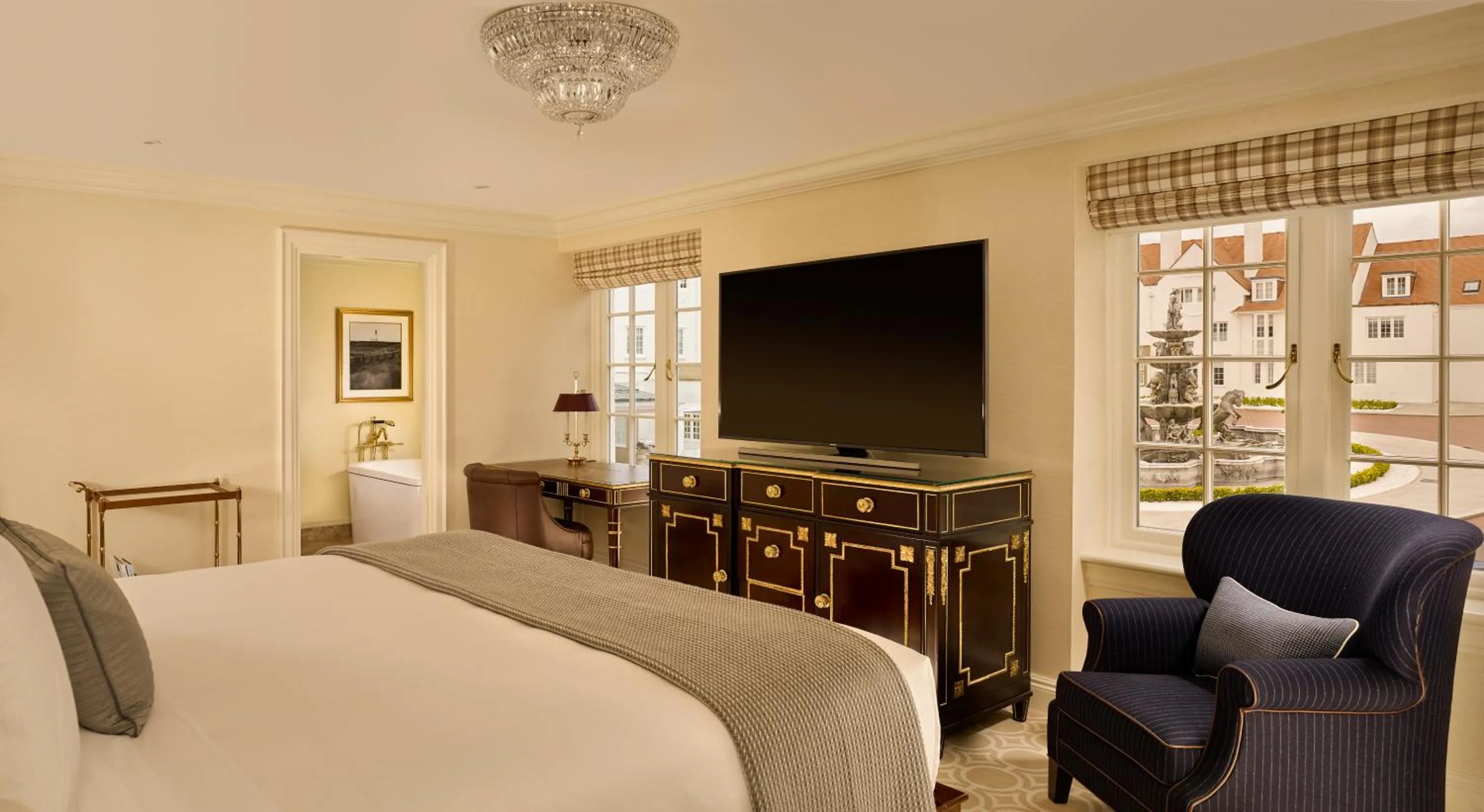 Photo of the whole room, Bed in Trump Turnberry
