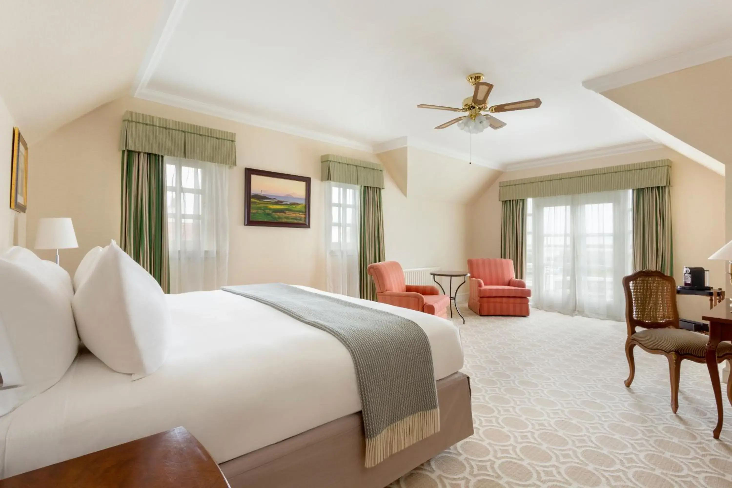 Two-Bedroom Apartment in Trump Turnberry Two-Bedroom Apartment in Trump Turnberry