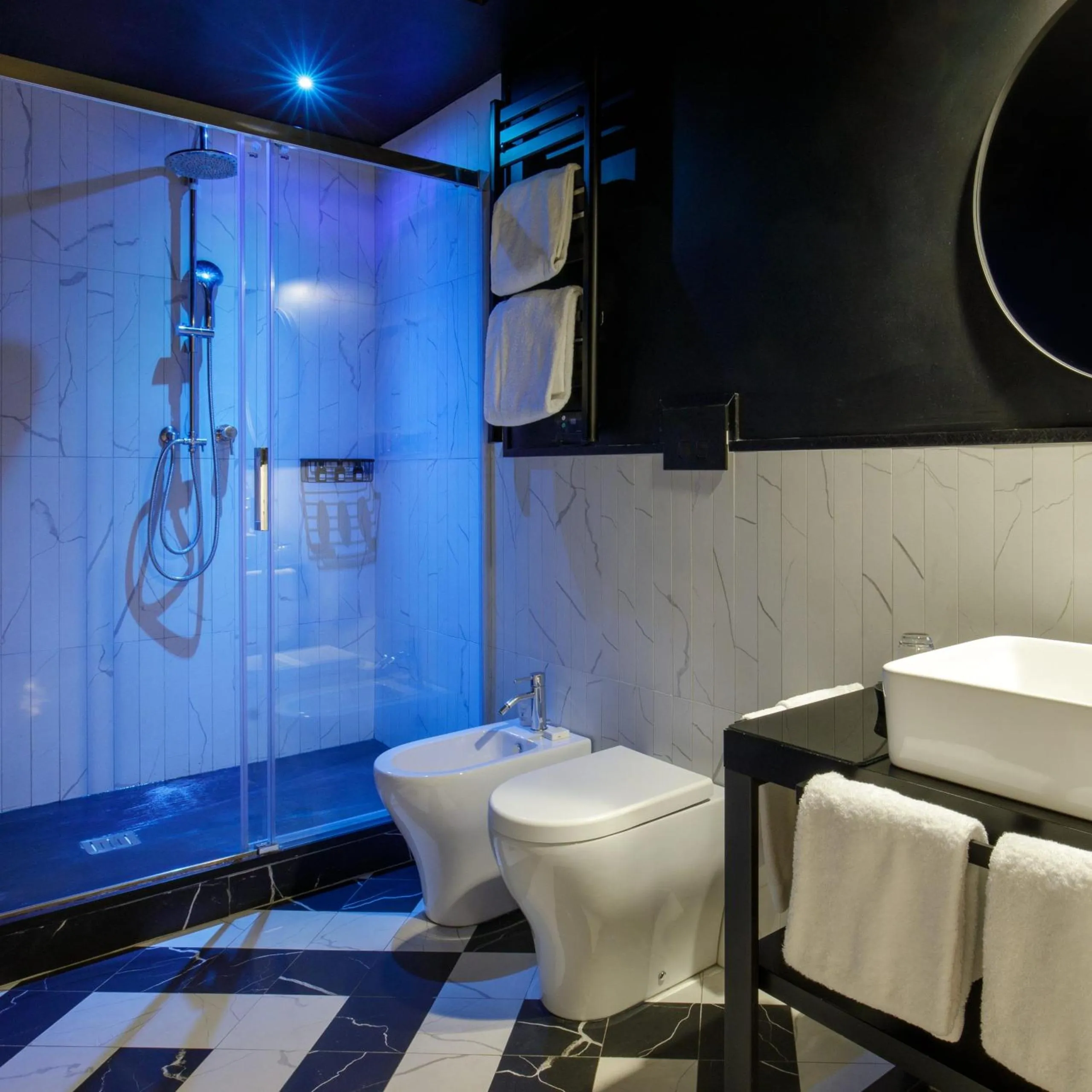 Shower in Hotel Monte Cenci