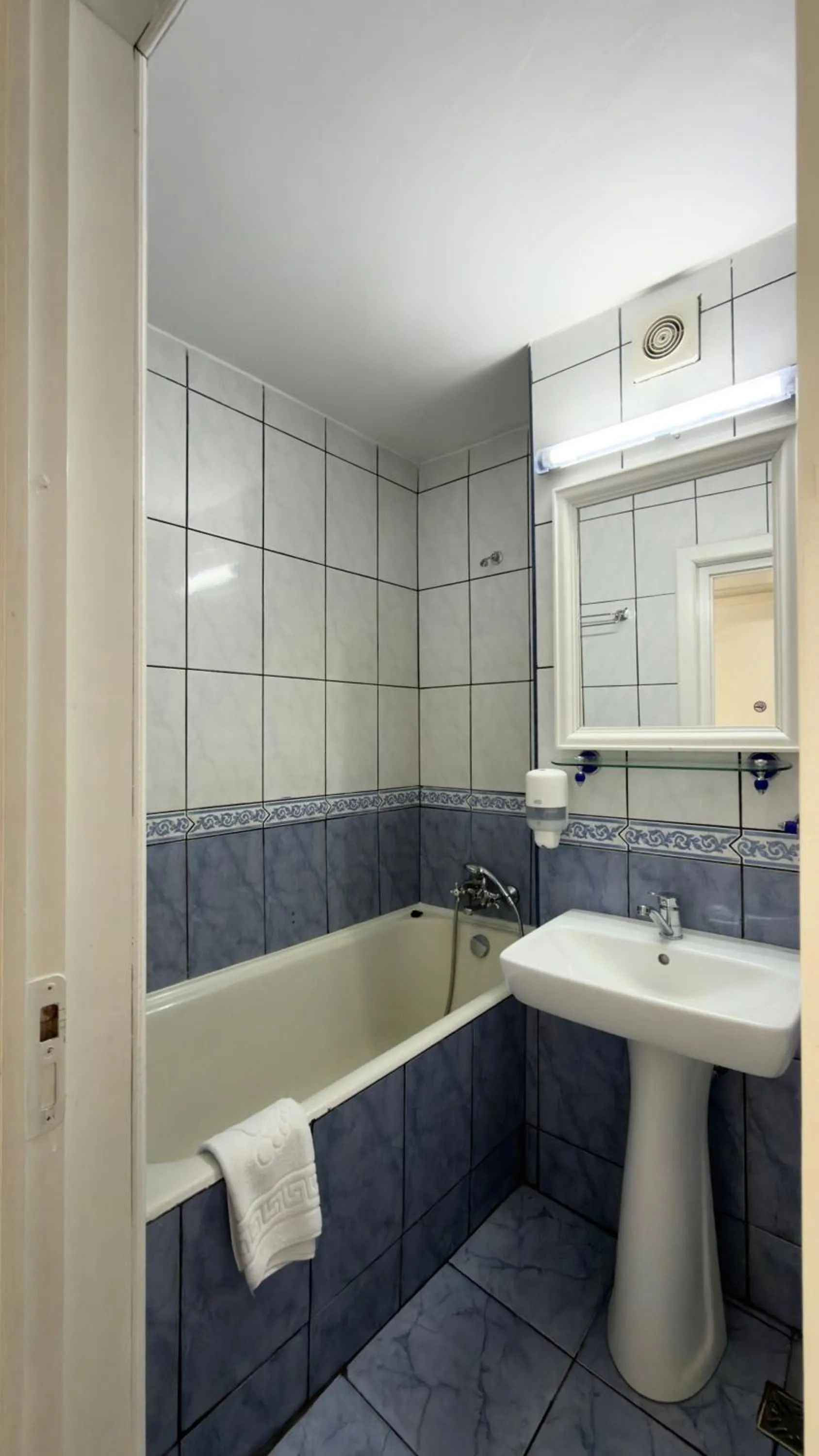 Public Bath in Hotel Cetate