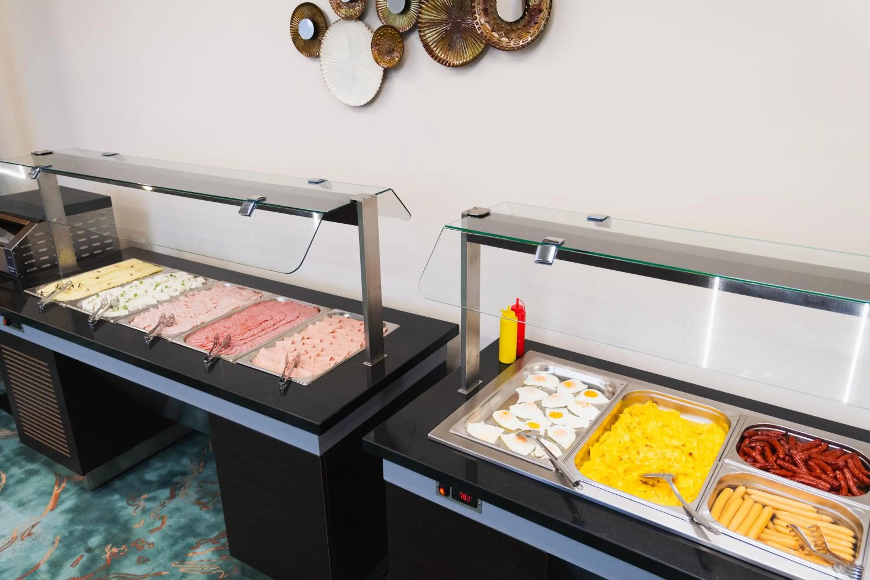 Breakfast in Hotel Cetate