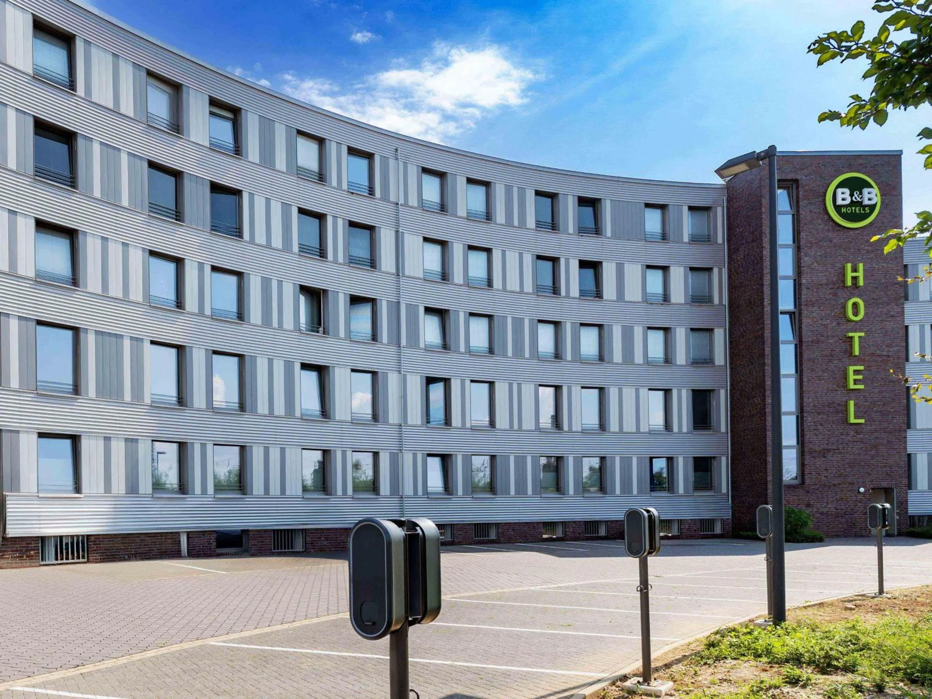 Property building in B&B Hotel Göttingen-City