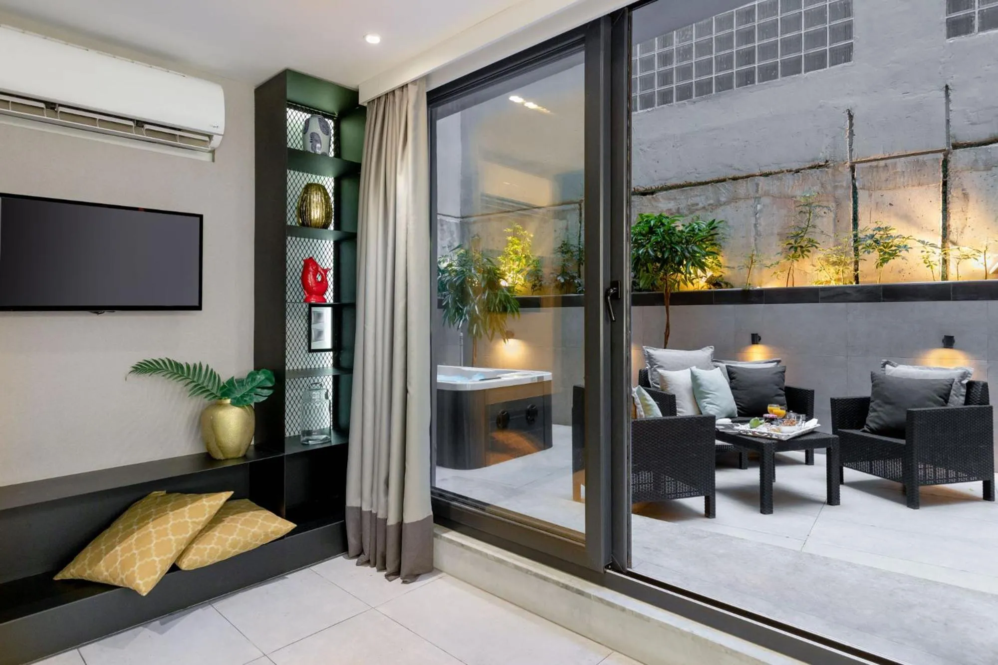 Hot Tub in 47 Luxury Suites