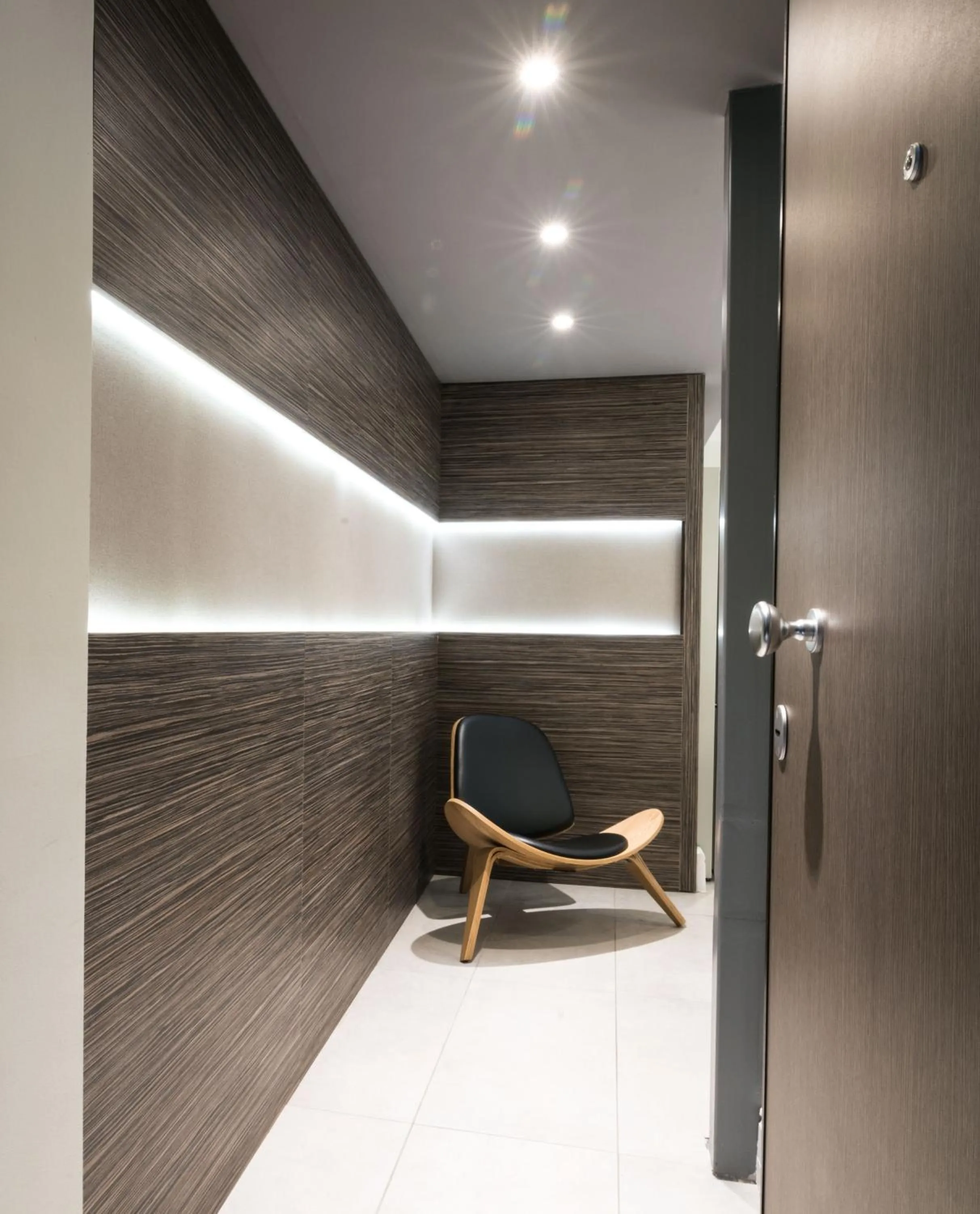 Photo of the whole room in 47 Luxury Suites