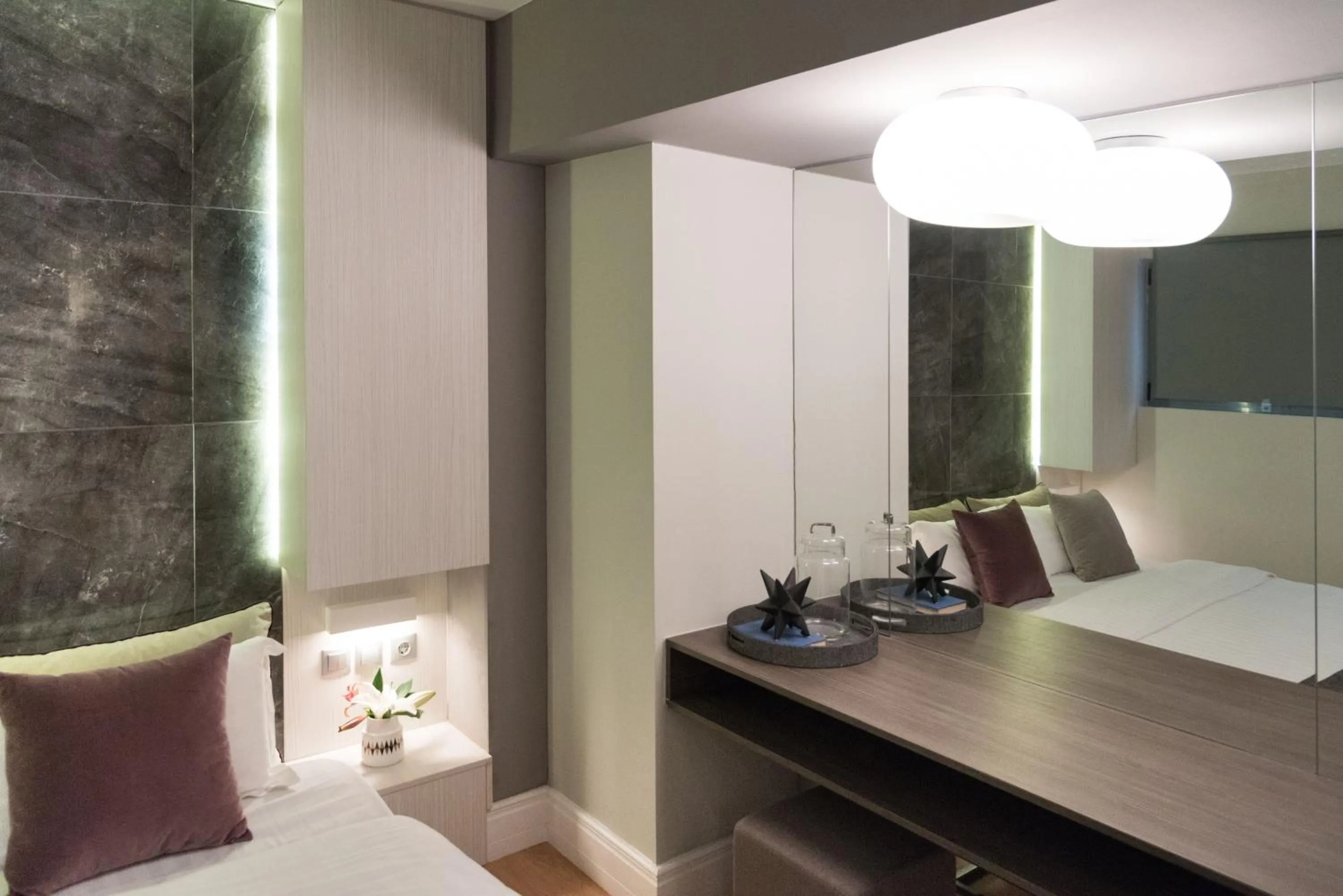 Photo of the whole room in 47 Luxury Suites