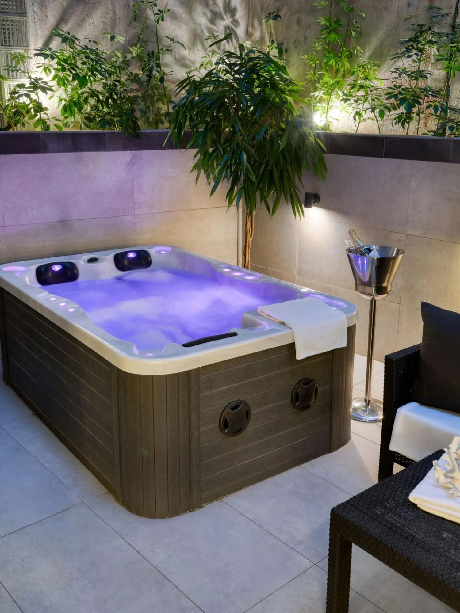 Hot Tub in 47 Luxury Suites