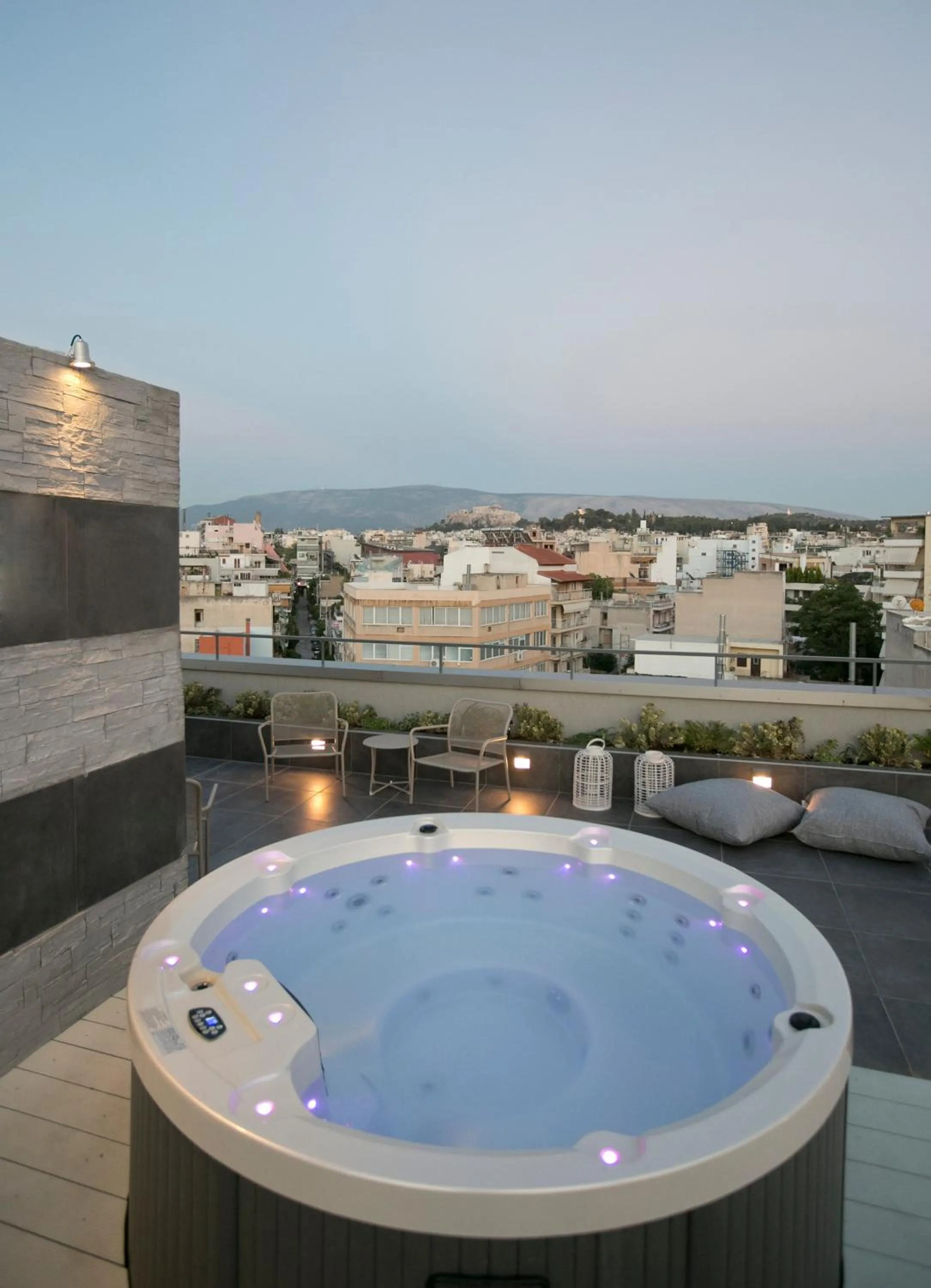 Hot Tub in 47 Luxury Suites