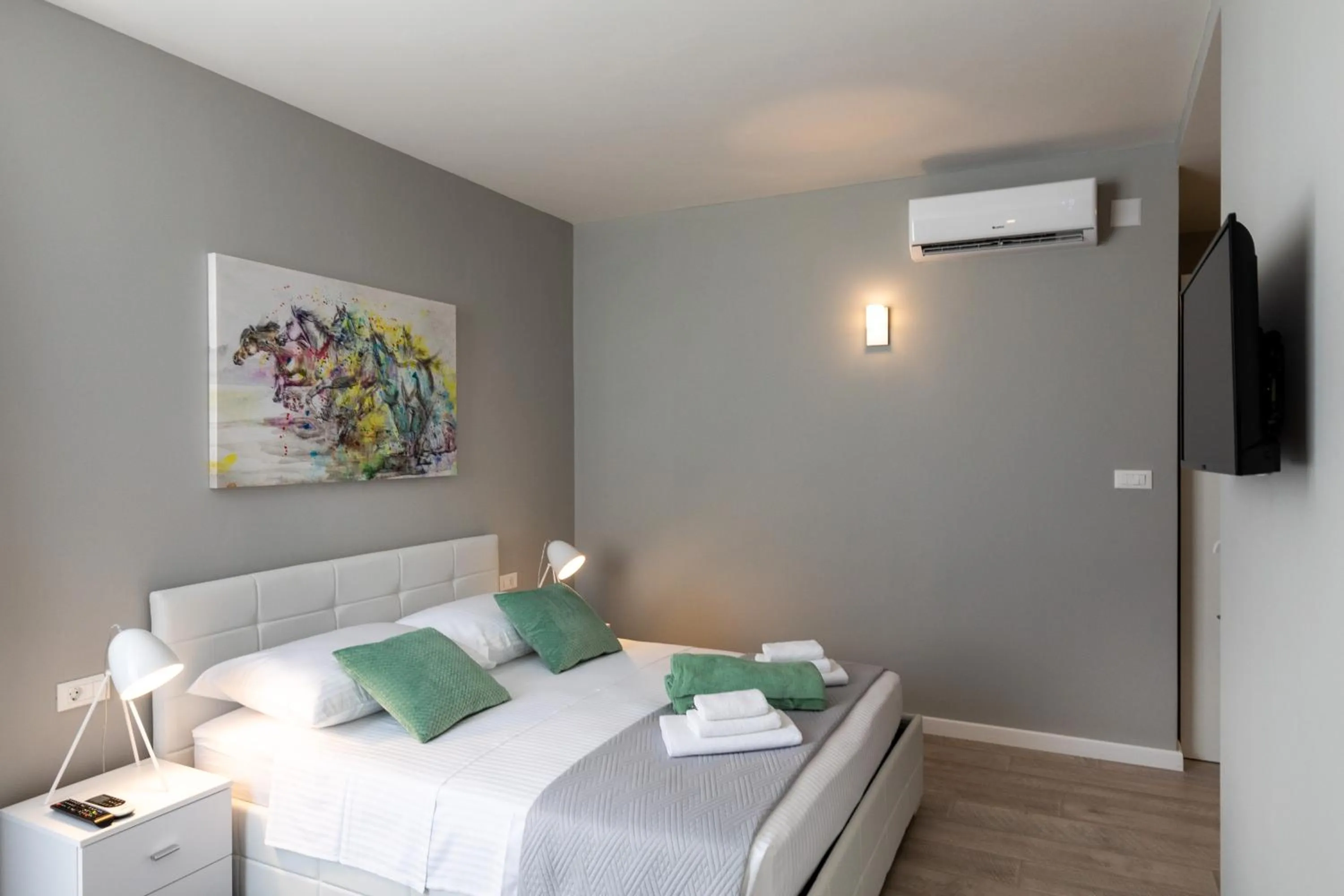 Bedroom, Bed in Apartments ZoomZoom