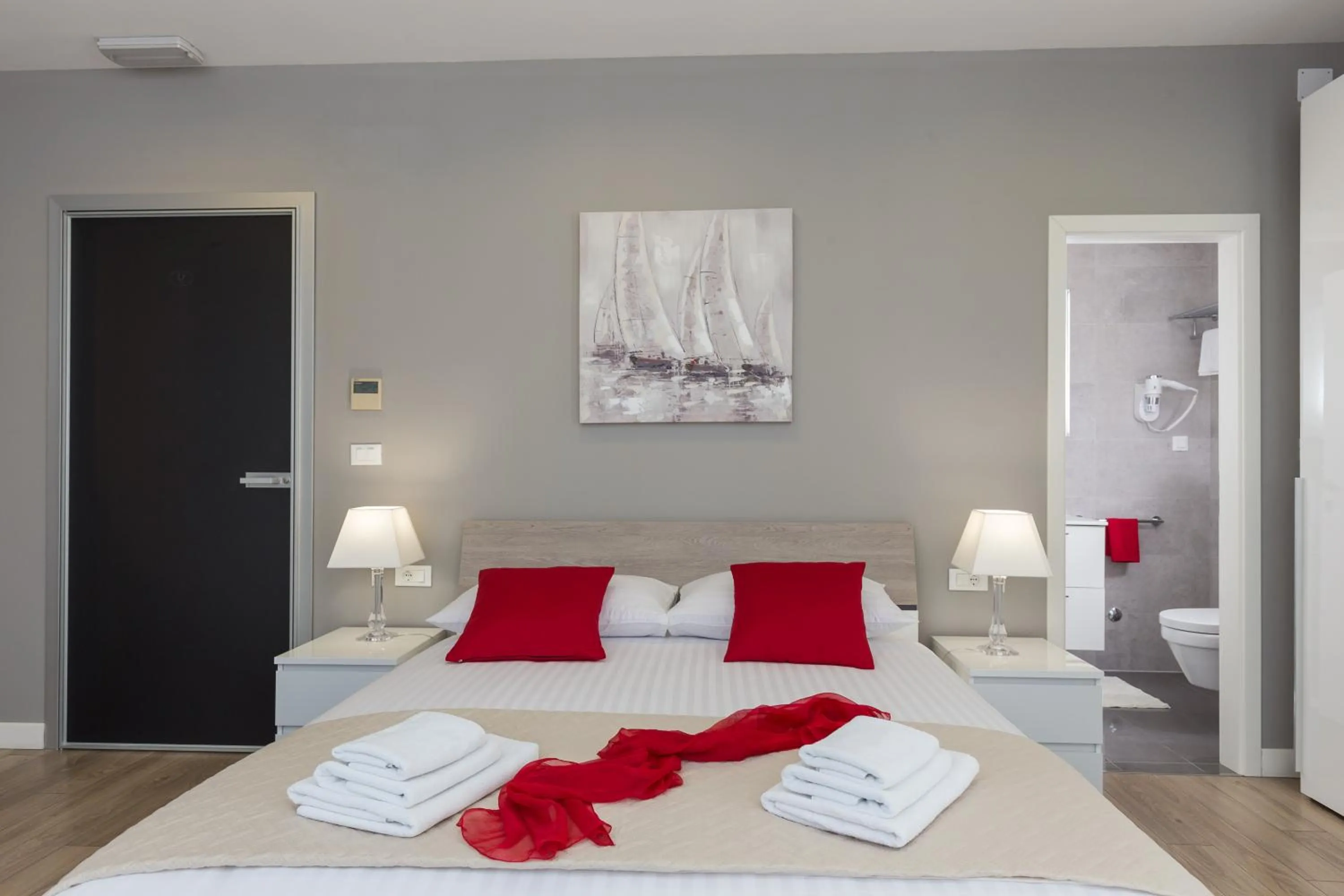 Bedroom, Bed in Apartments ZoomZoom