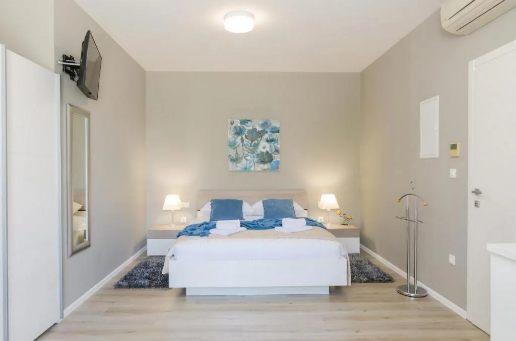 Bed in Apartments ZoomZoom