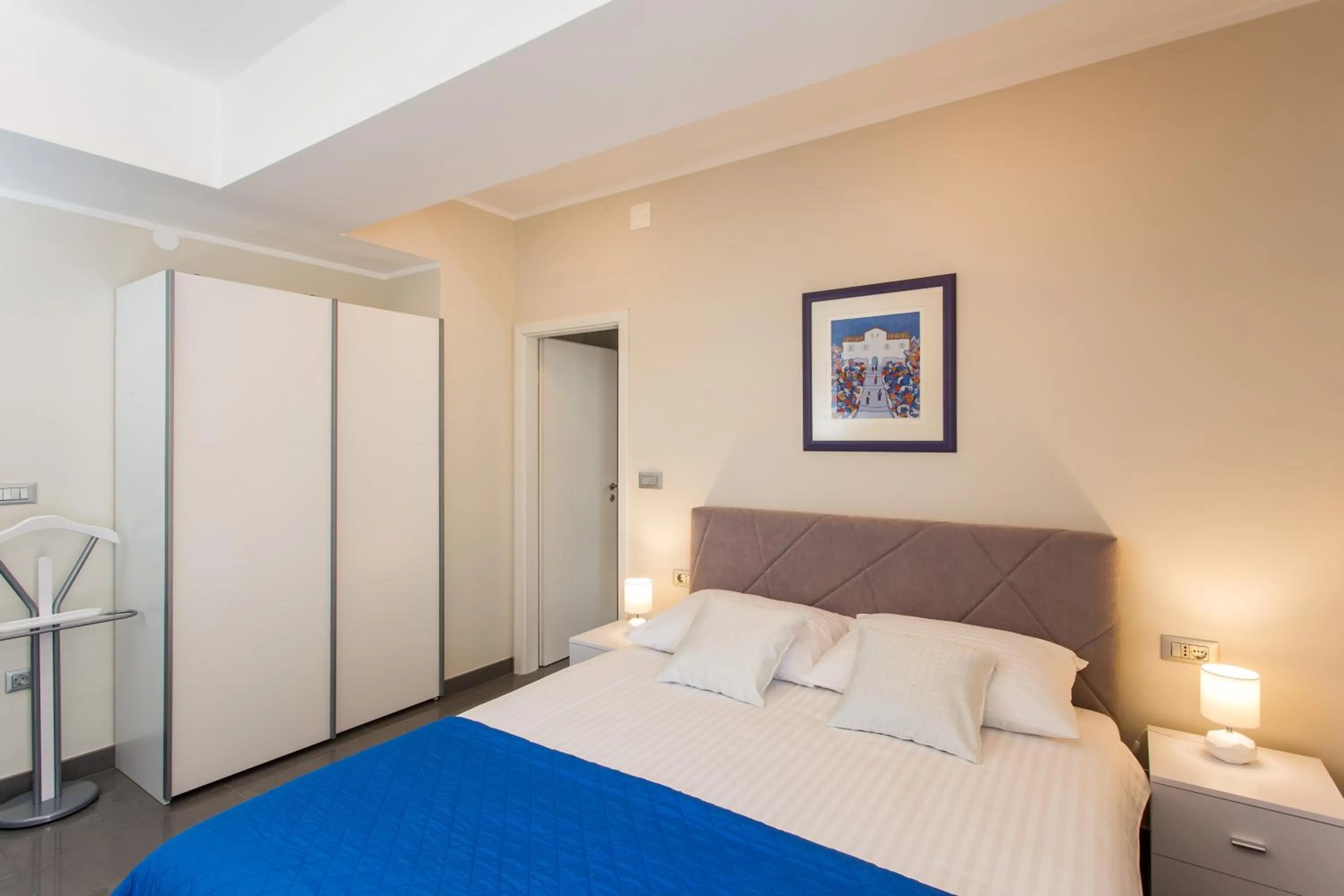 Bedroom, Bed in Apartments ZoomZoom