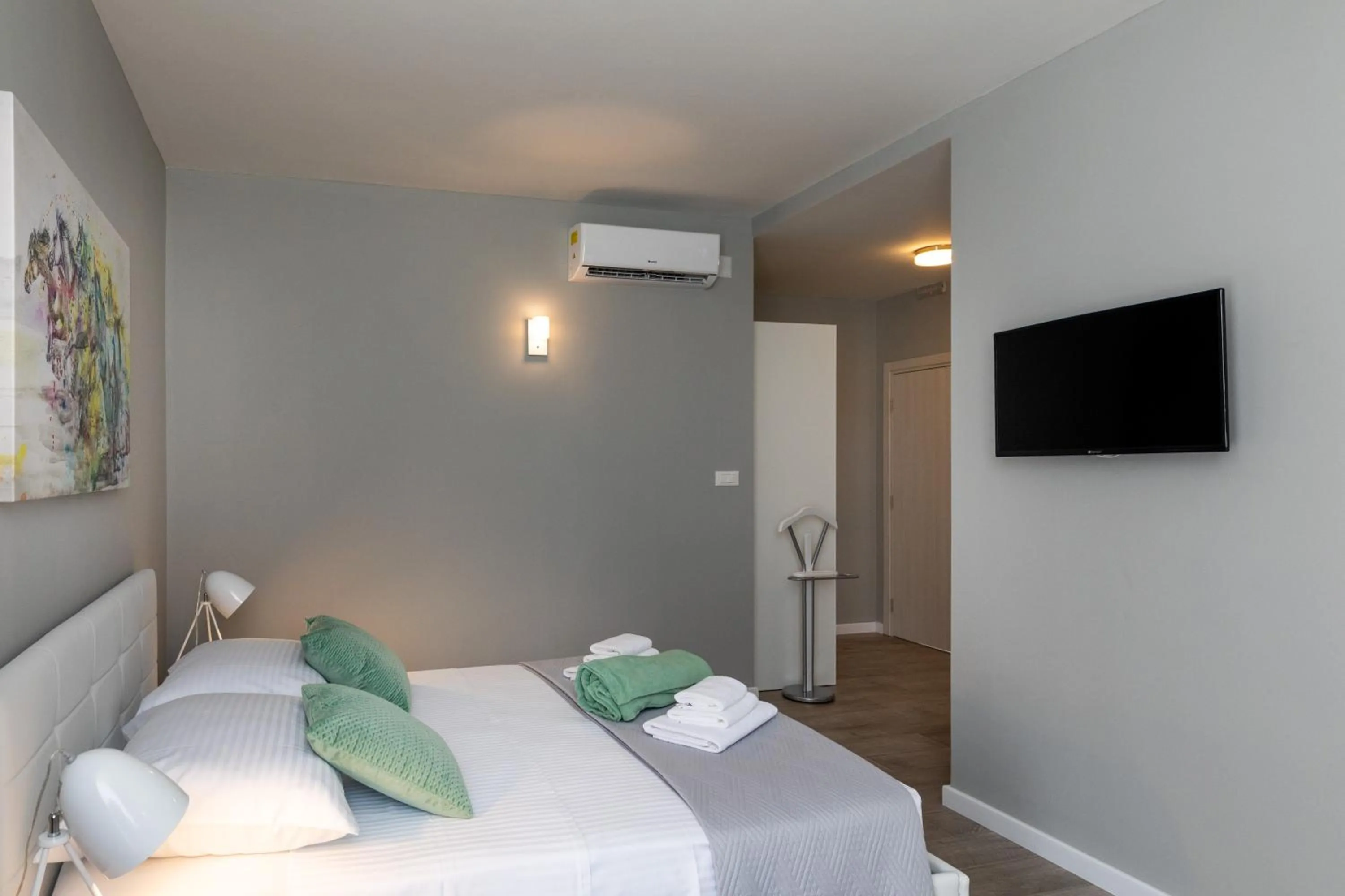 Bedroom, Bed in Apartments ZoomZoom