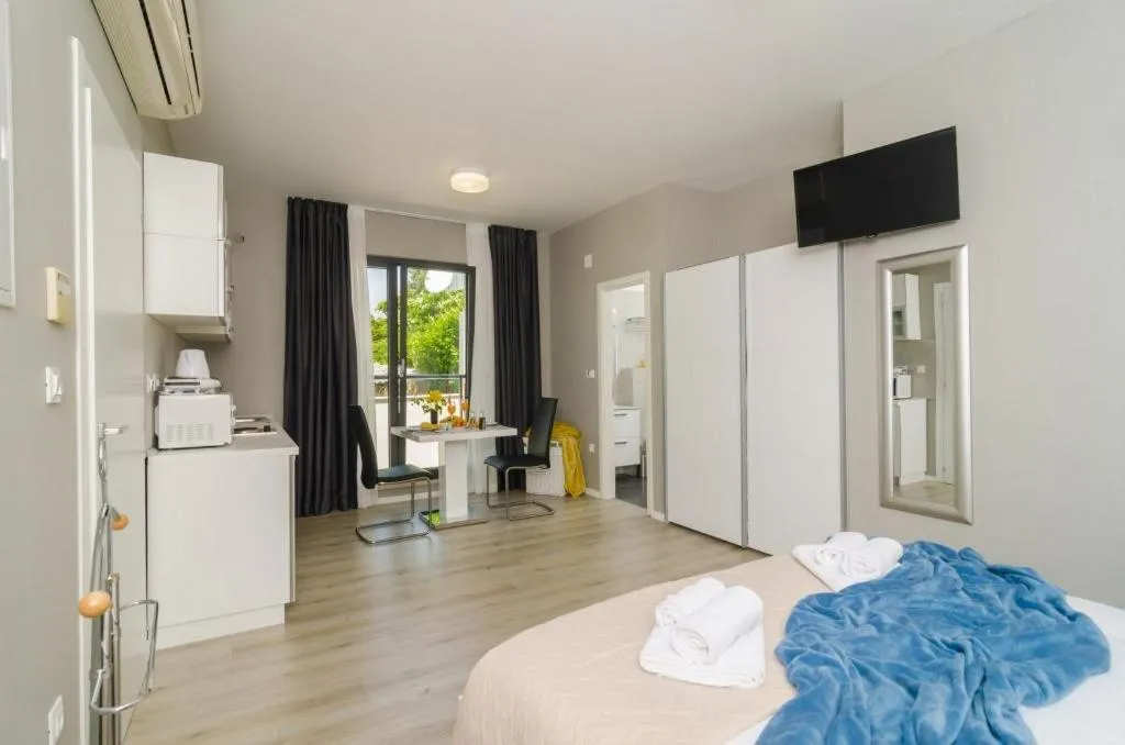 Dining area, Bed in Apartments ZoomZoom