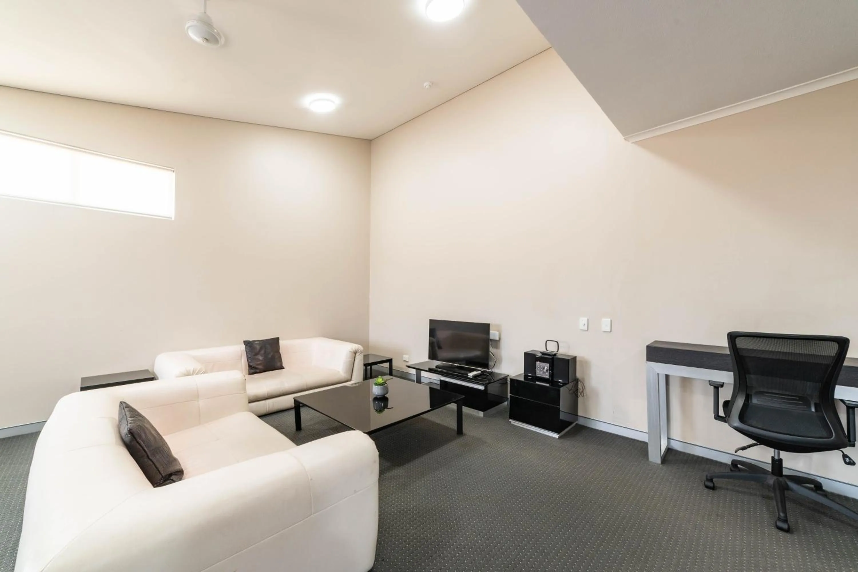 Living room in Novotel Darwin Airport